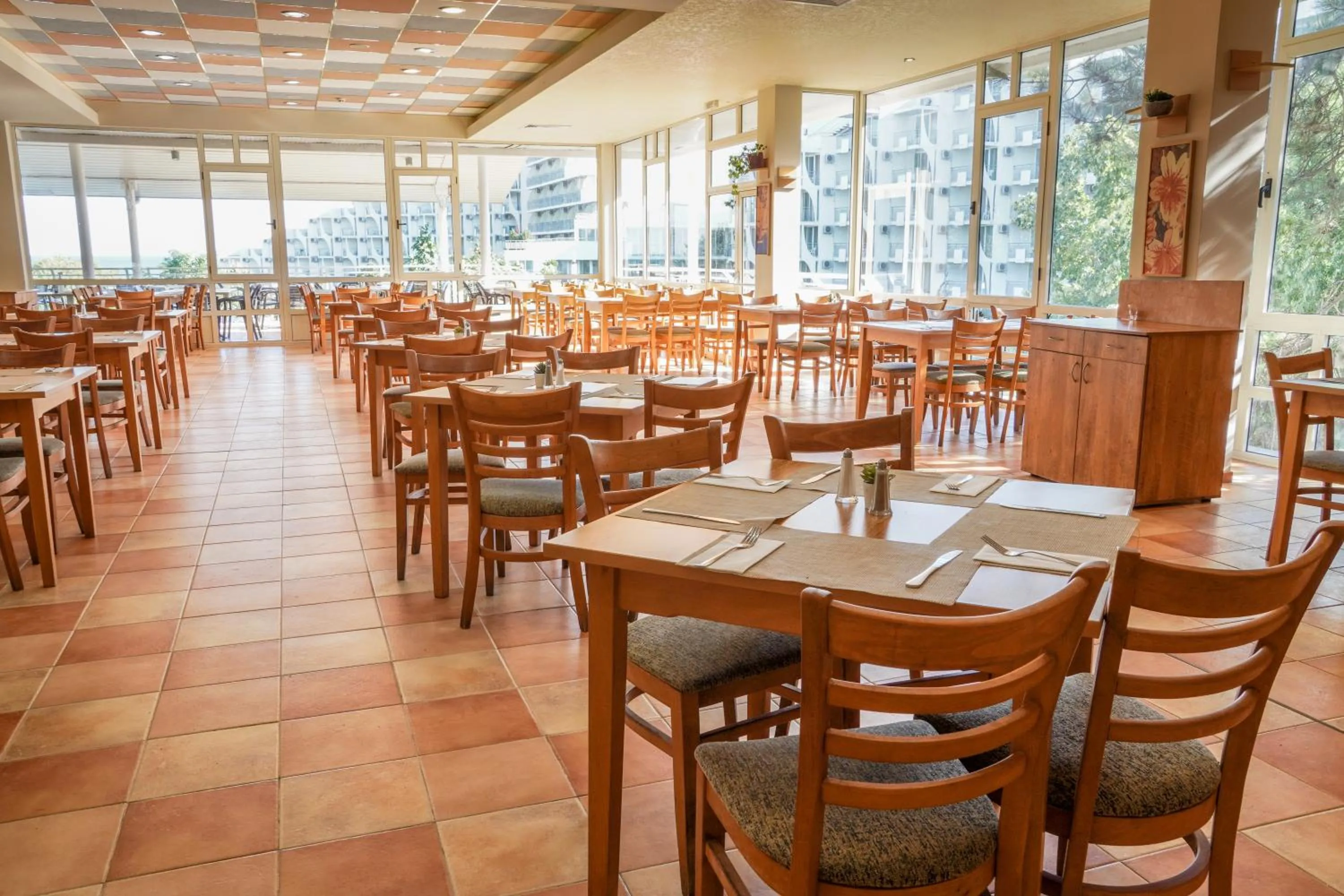 Restaurant/places to eat in Hotel Sandy Beach