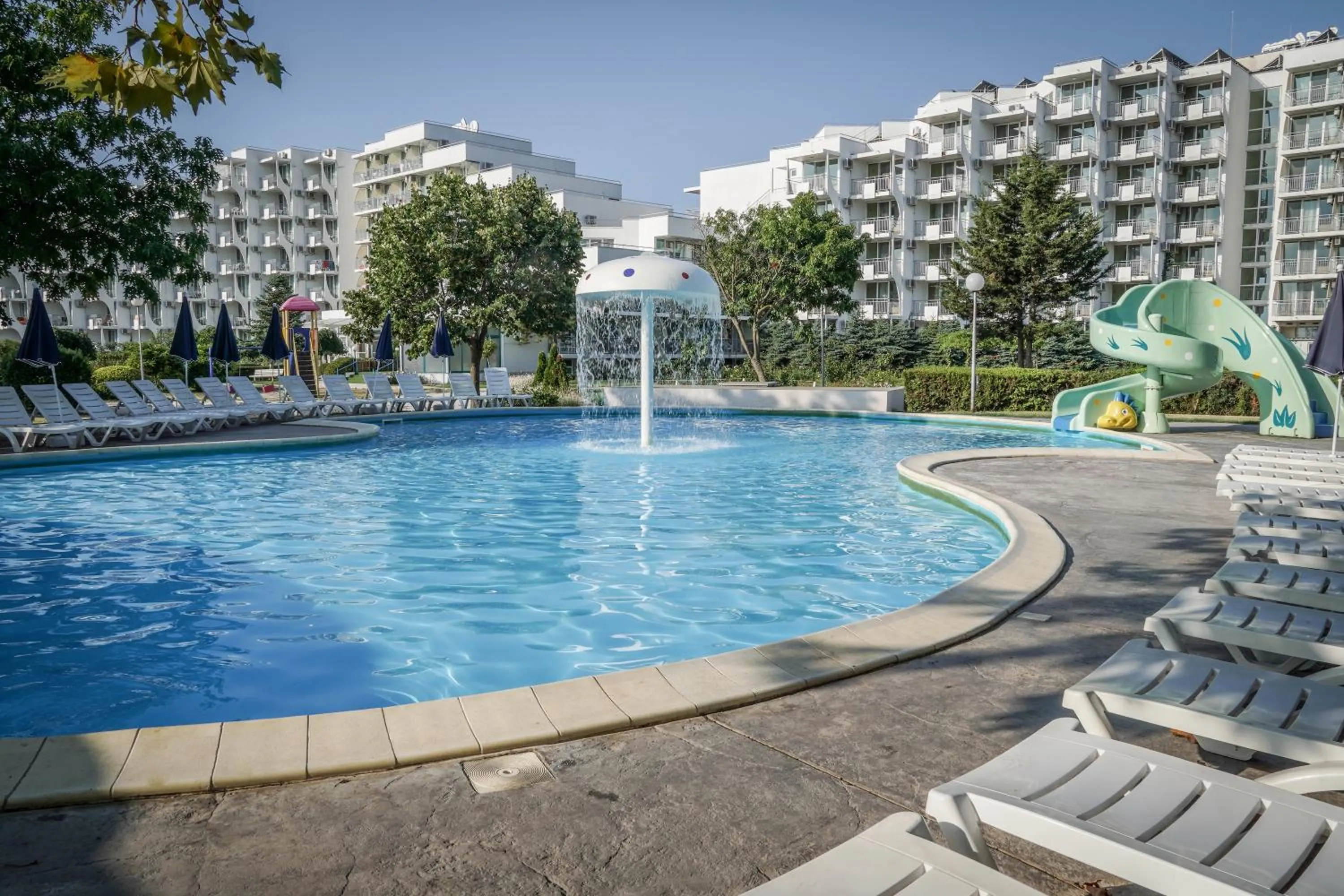 Swimming pool in Hotel Sandy Beach