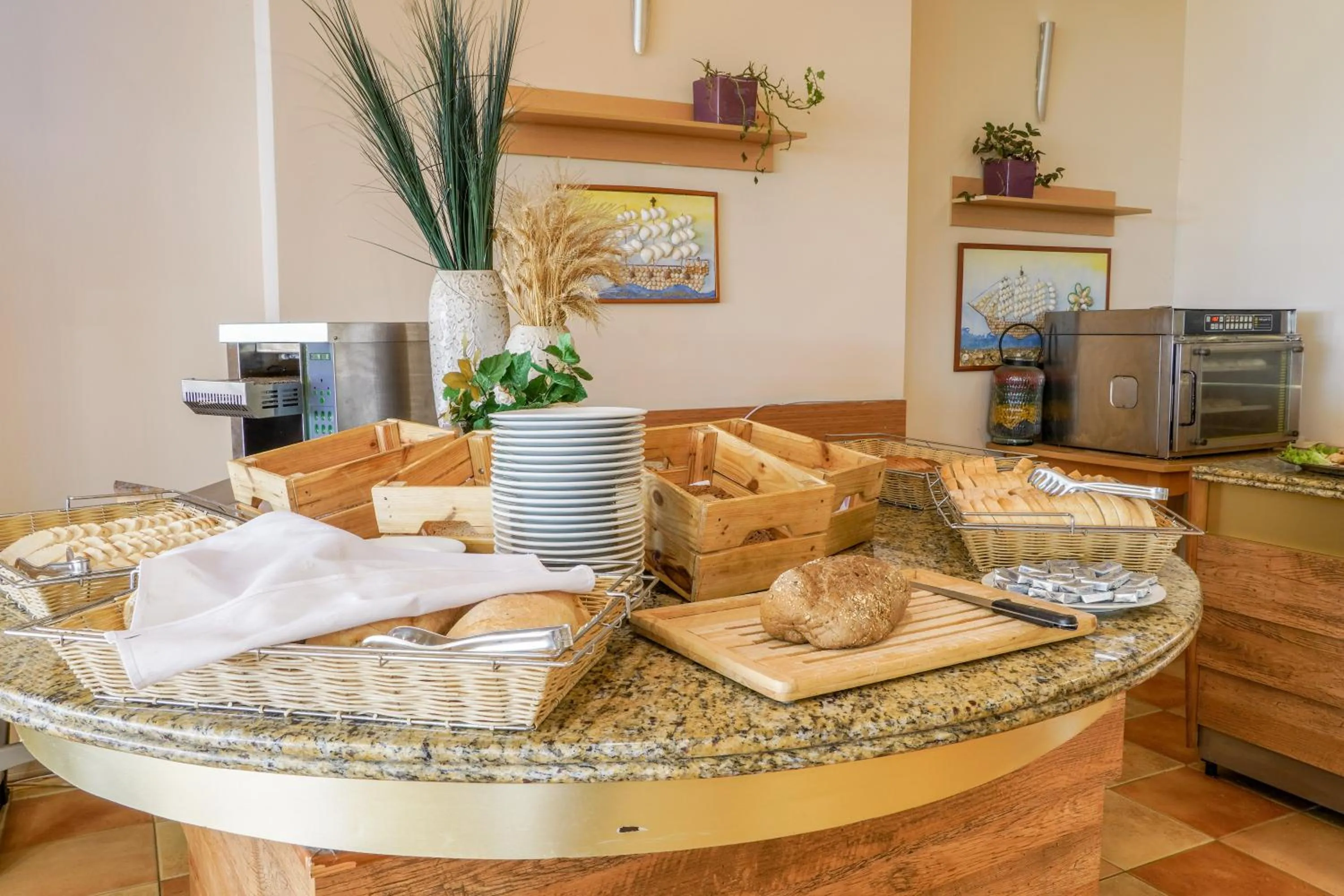 Restaurant/places to eat in Hotel Sandy Beach