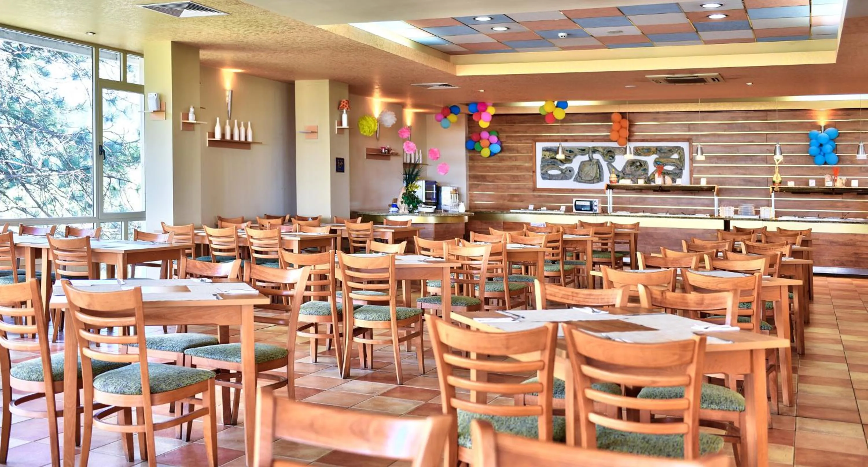 Restaurant/places to eat in Hotel Sandy Beach