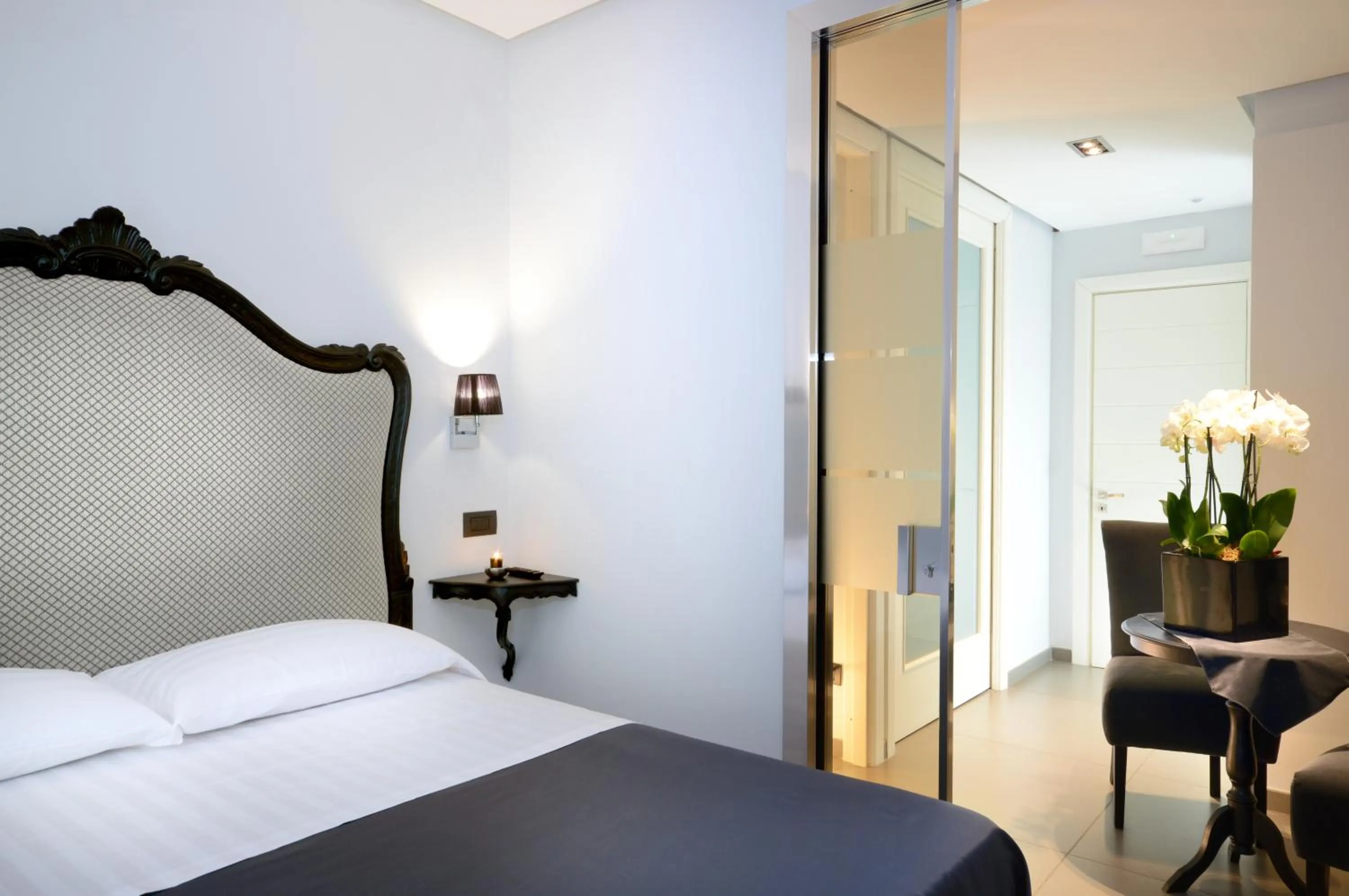 Bedroom, Bed in Barbarella Suite