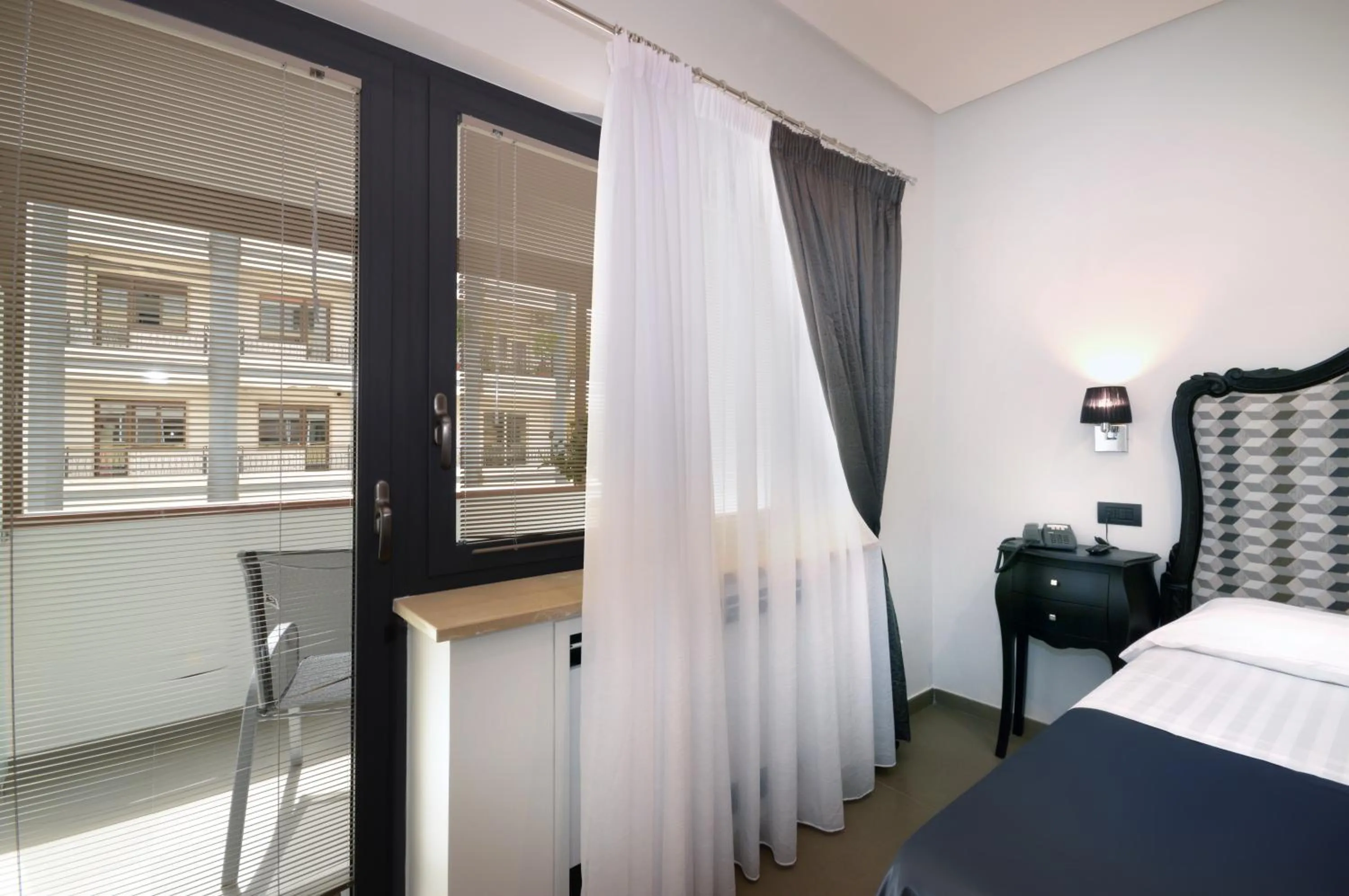 Bedroom, Bed in Barbarella Suite