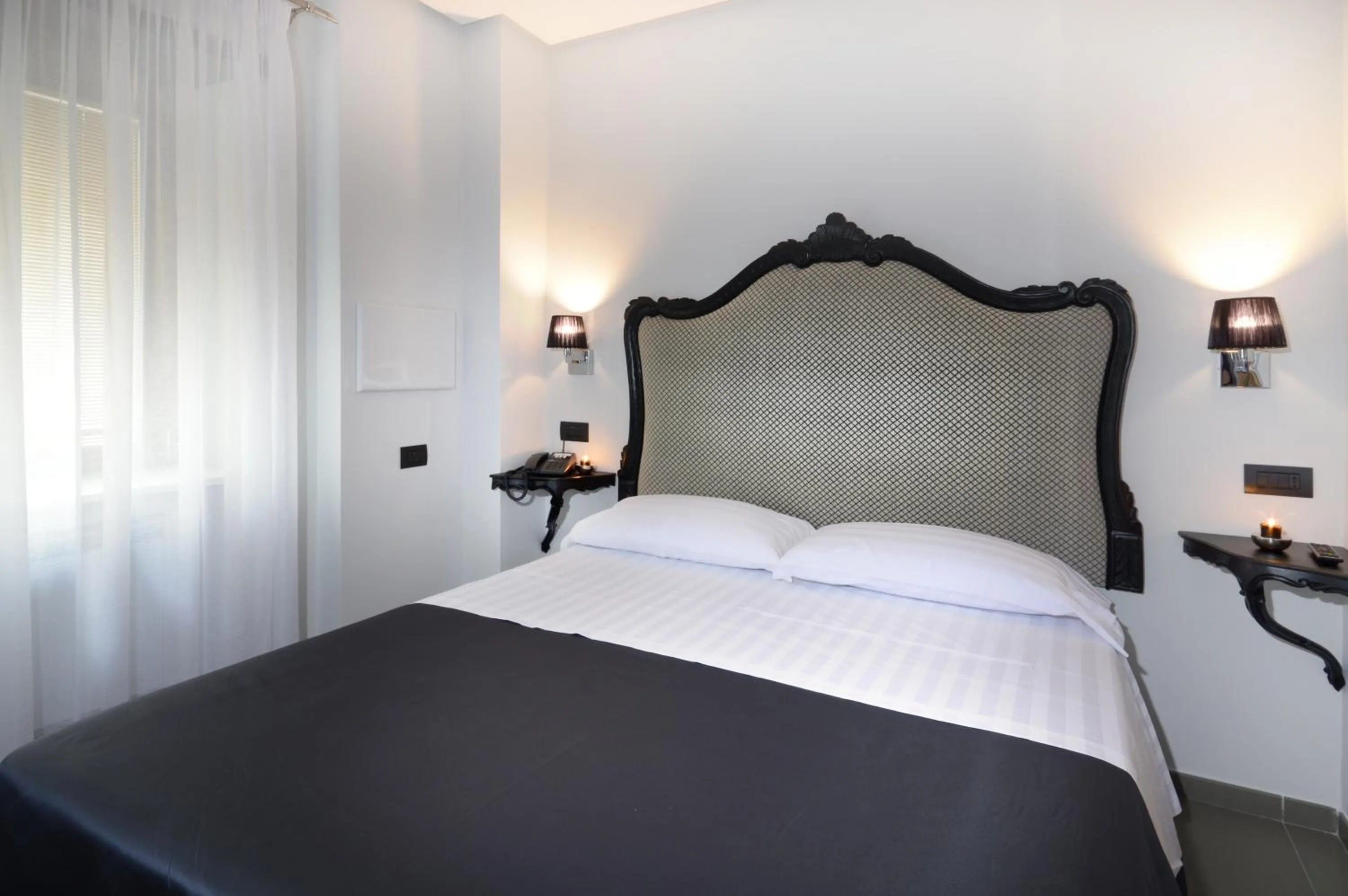 Bedroom, Bed in Barbarella Suite