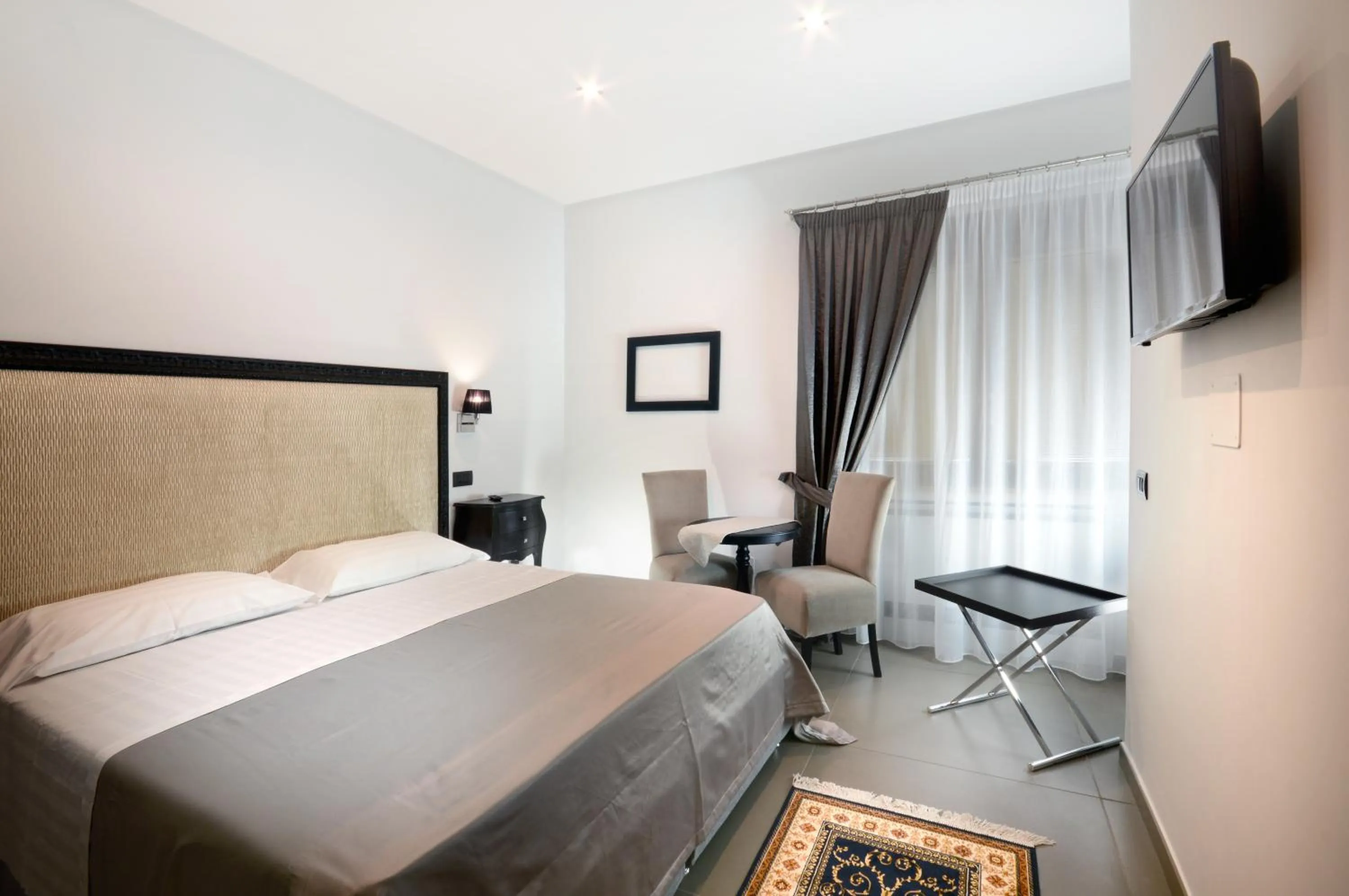 Bedroom, Bed in Barbarella Suite