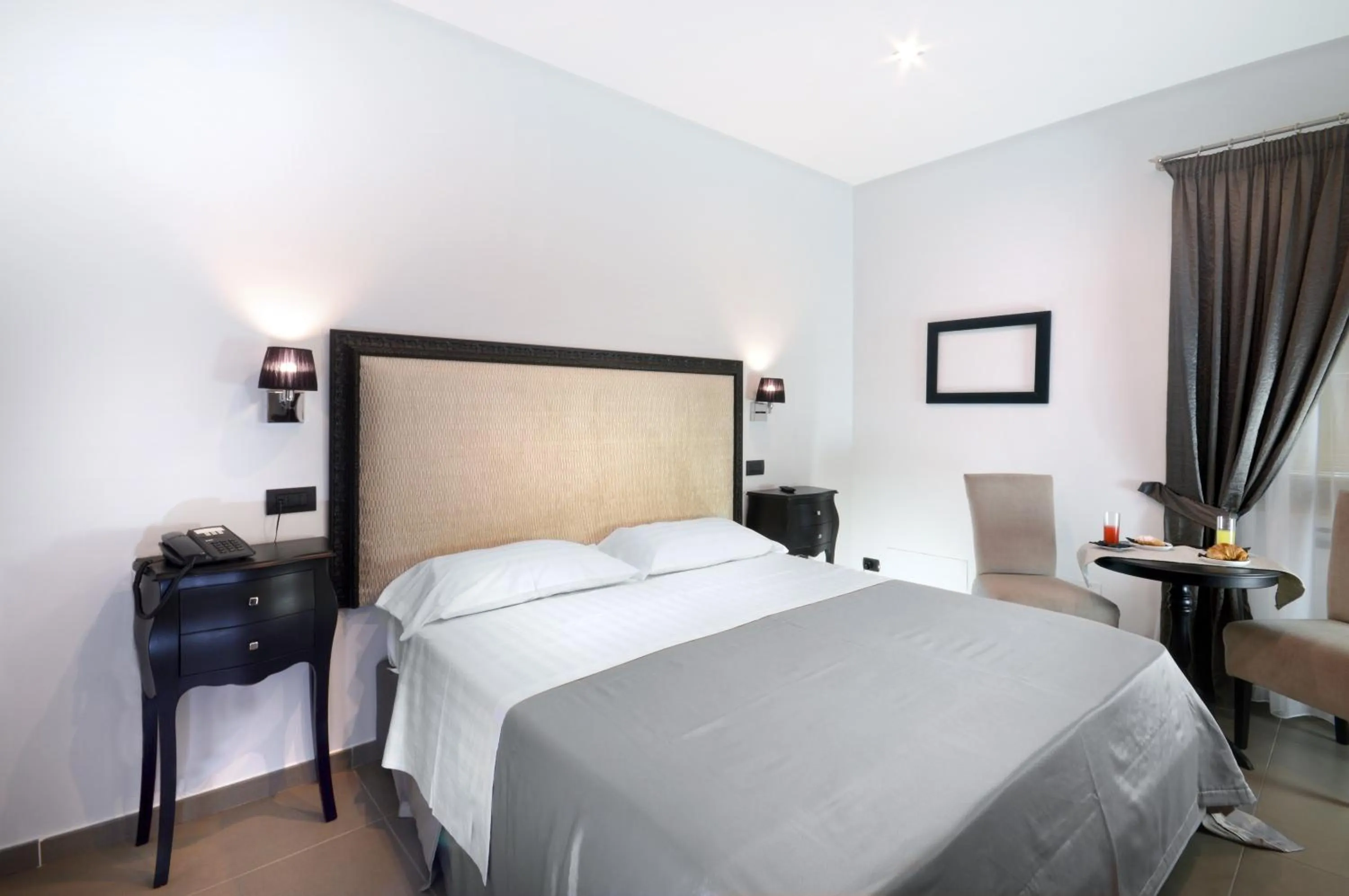 Bedroom, Bed in Barbarella Suite