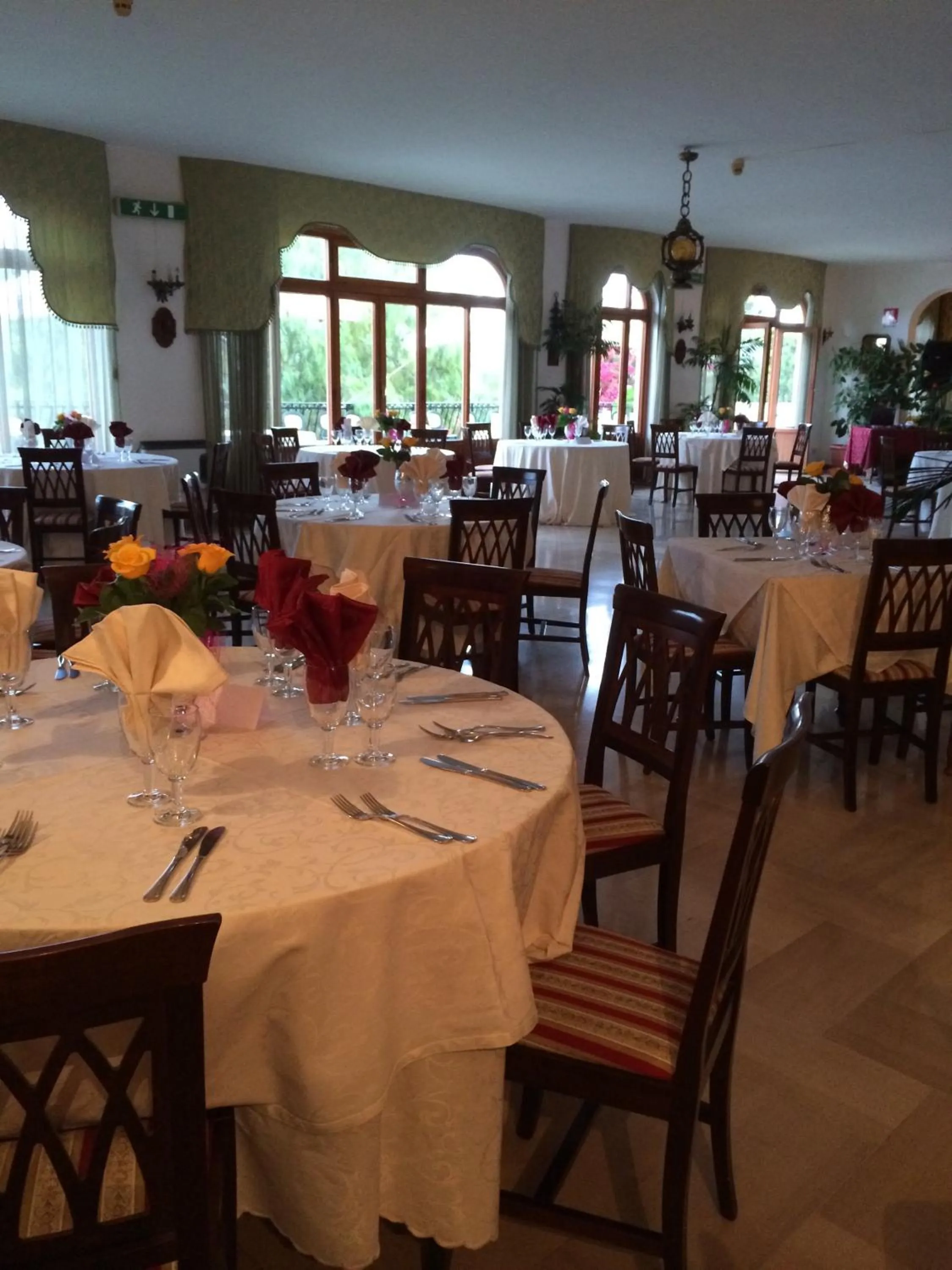 Banquet/Function facilities, Restaurant/Places to Eat in Hotel Miravalle