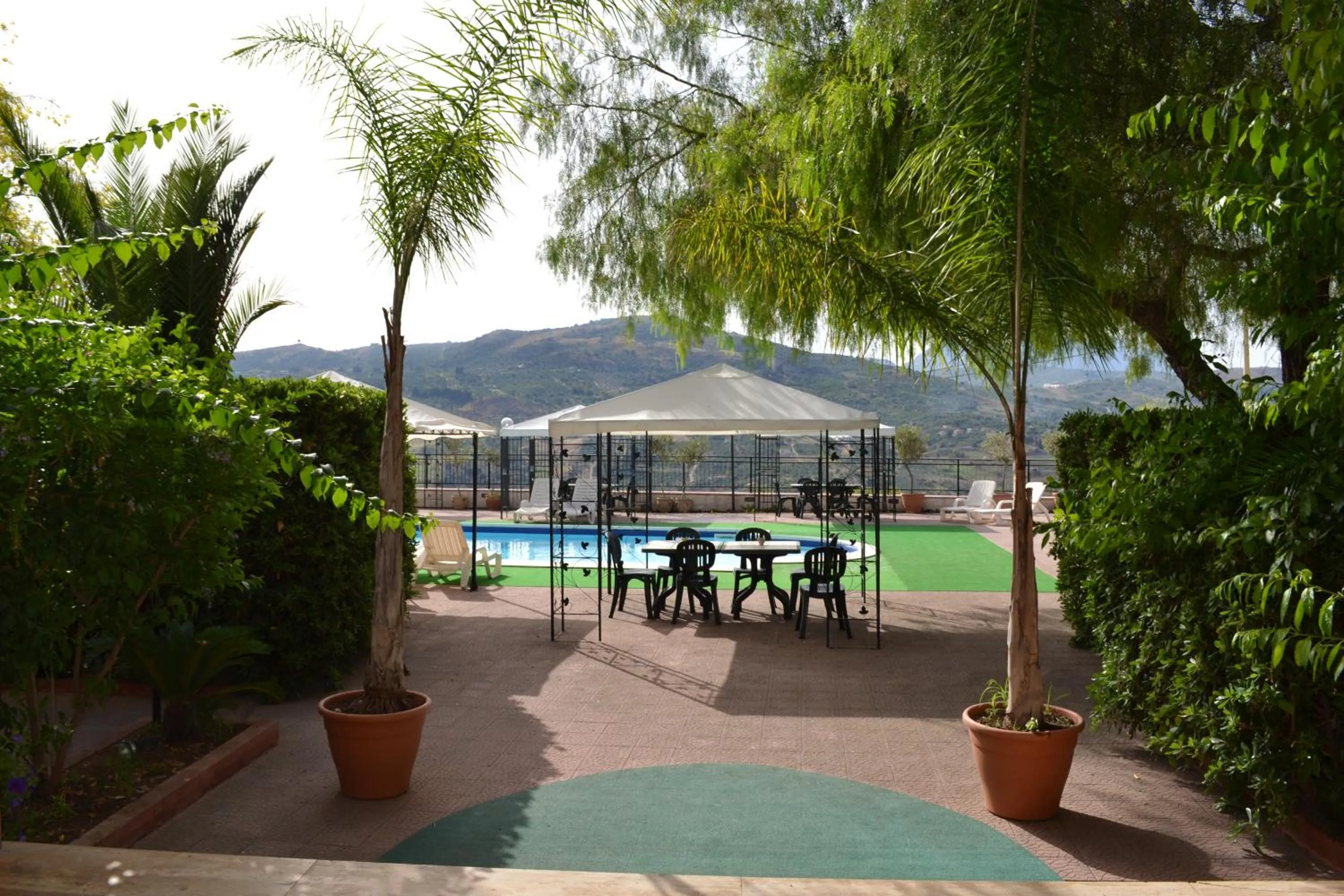 Swimming Pool in Hotel Miravalle