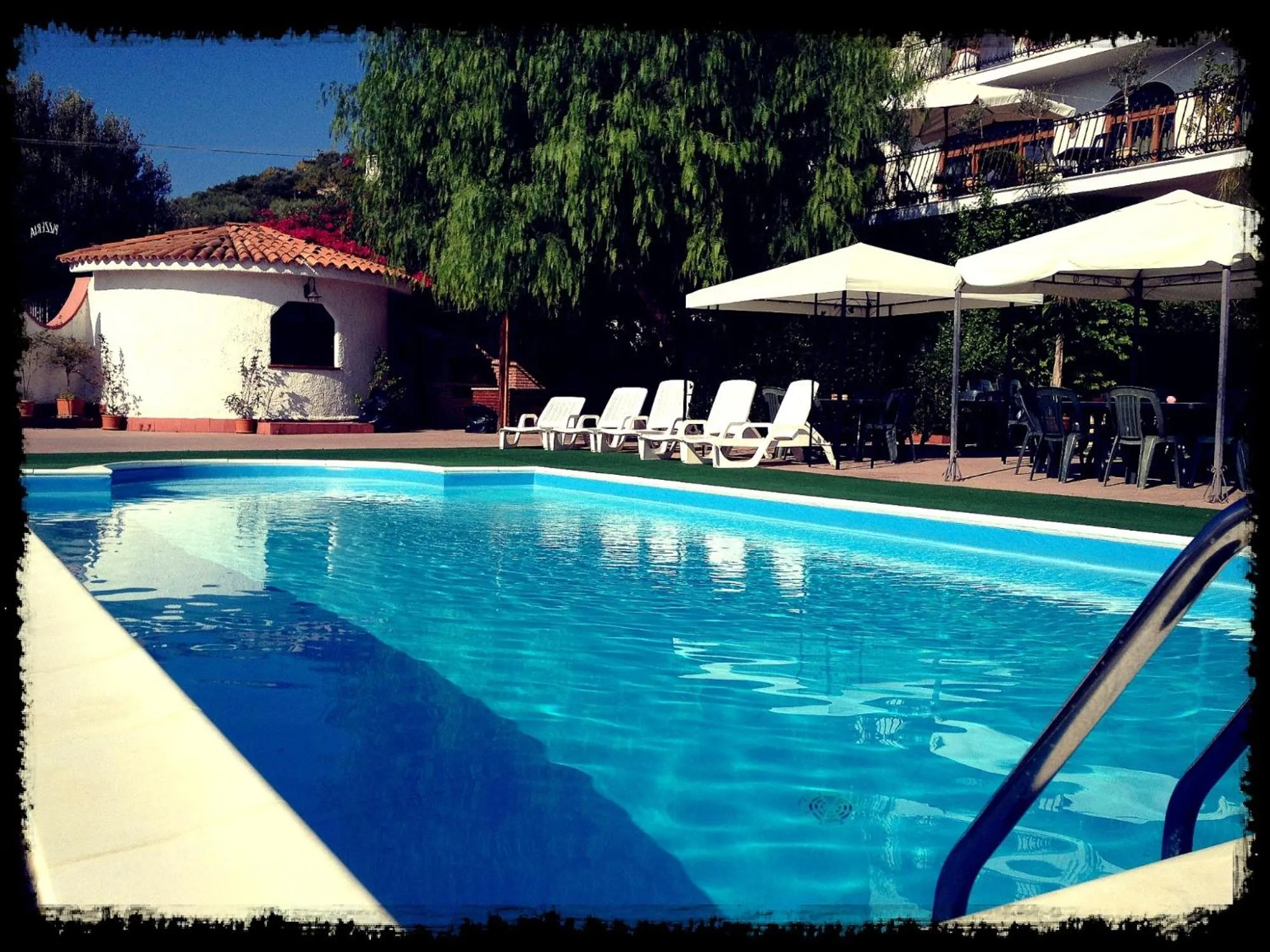 Restaurant/places to eat, Swimming Pool in Hotel Miravalle