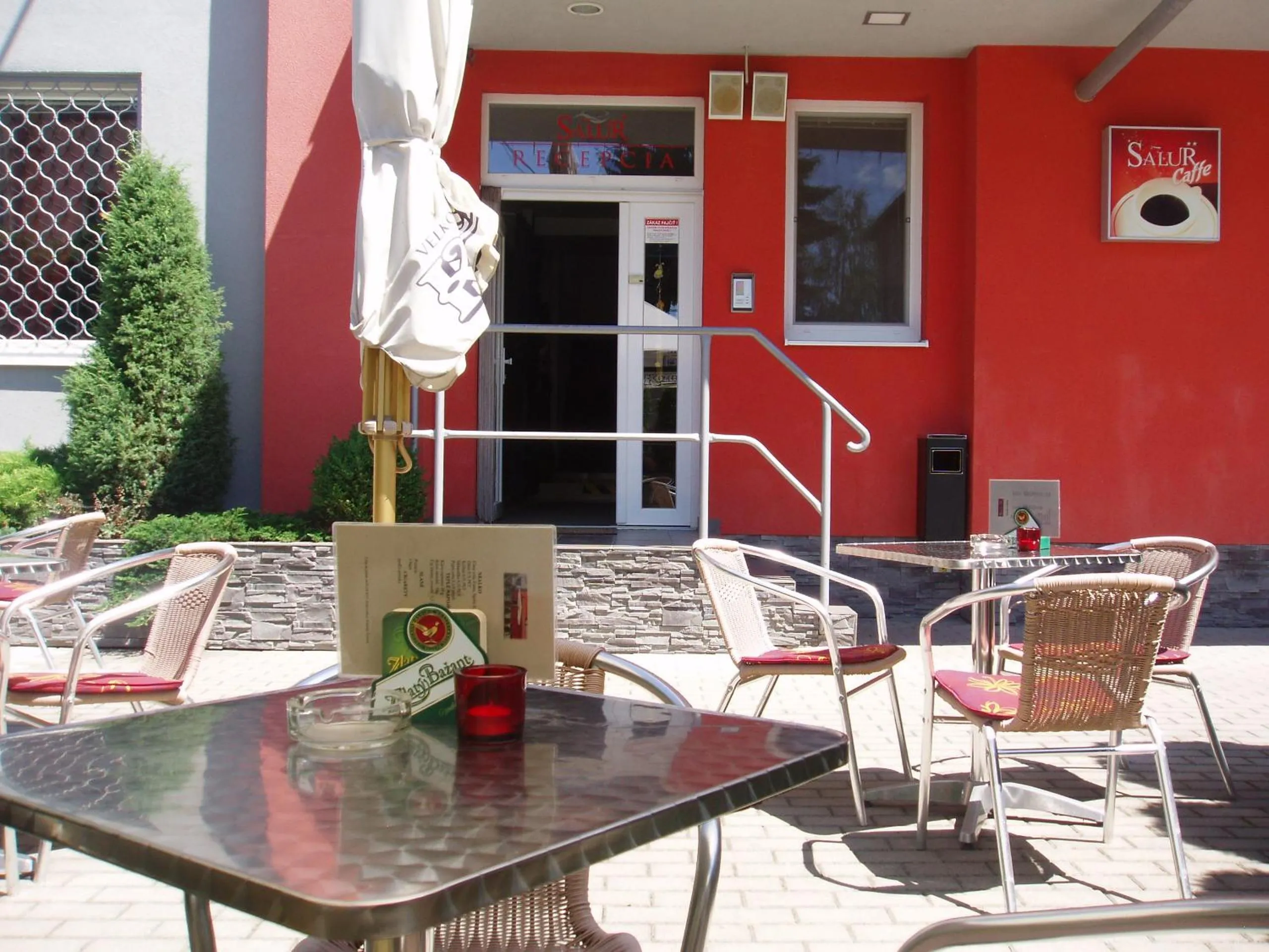 Restaurant/places to eat in Salur