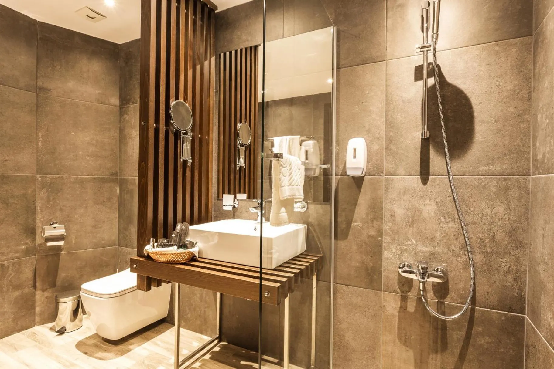 Shower in Hotel Orlovetz