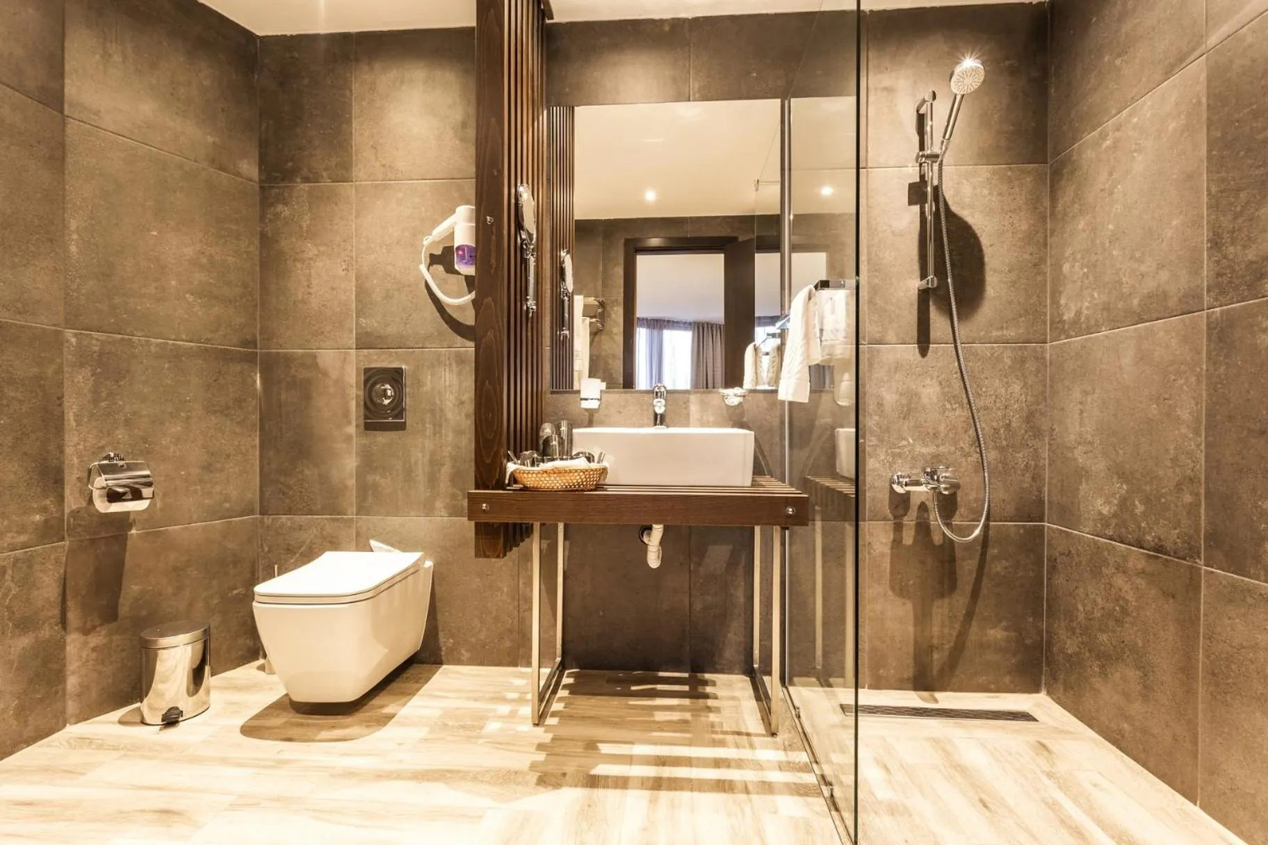 Shower in Hotel Orlovetz