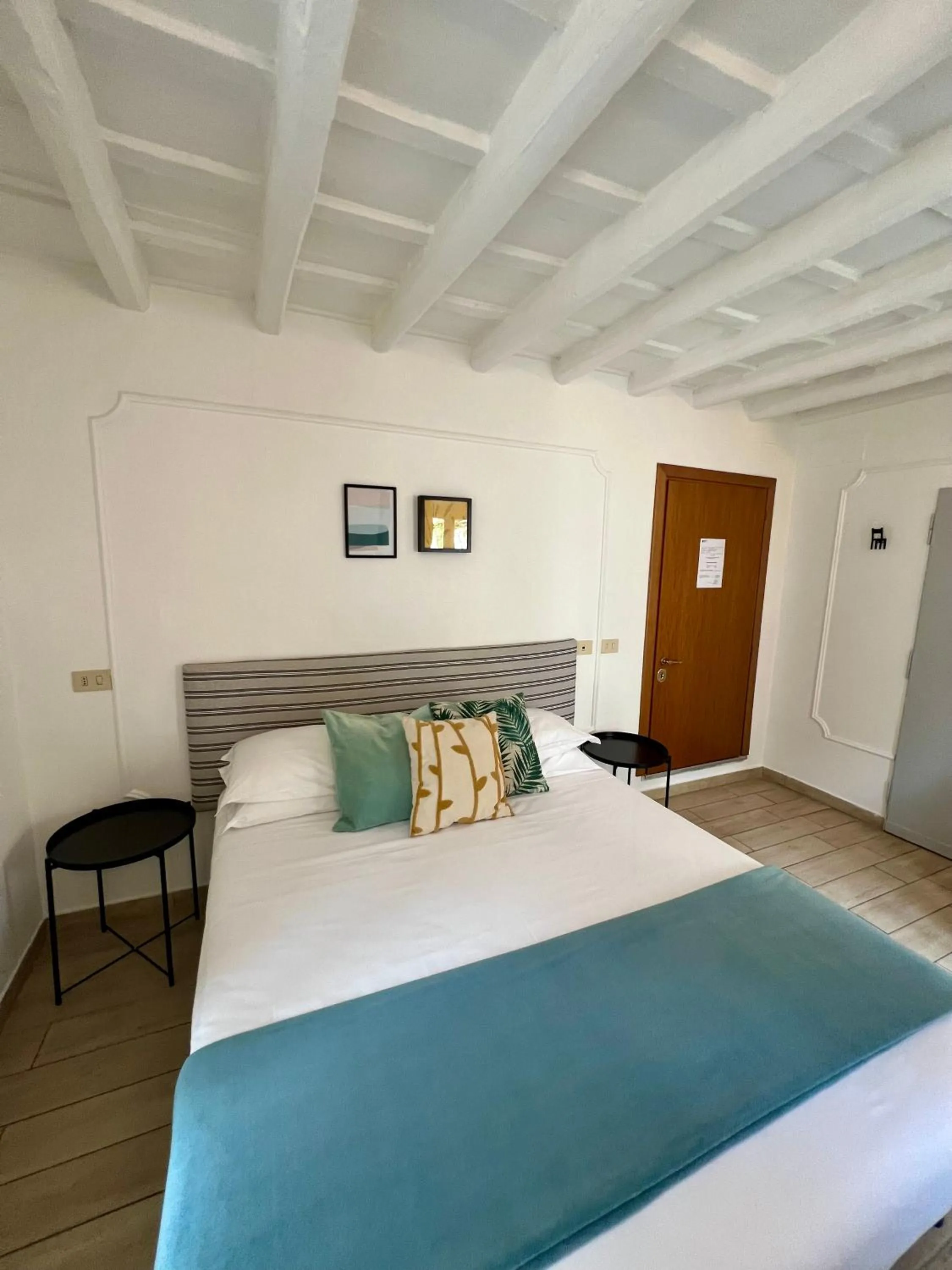 Bedroom, Bed in Charming Navona