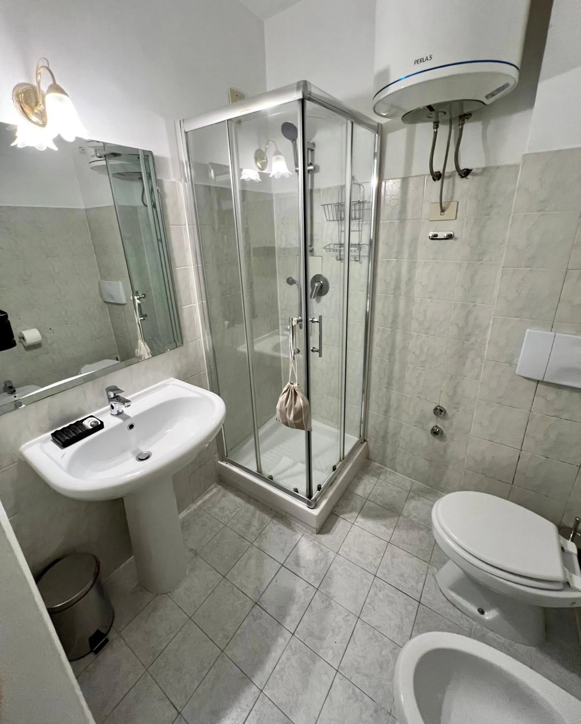 Shower in Charming Navona