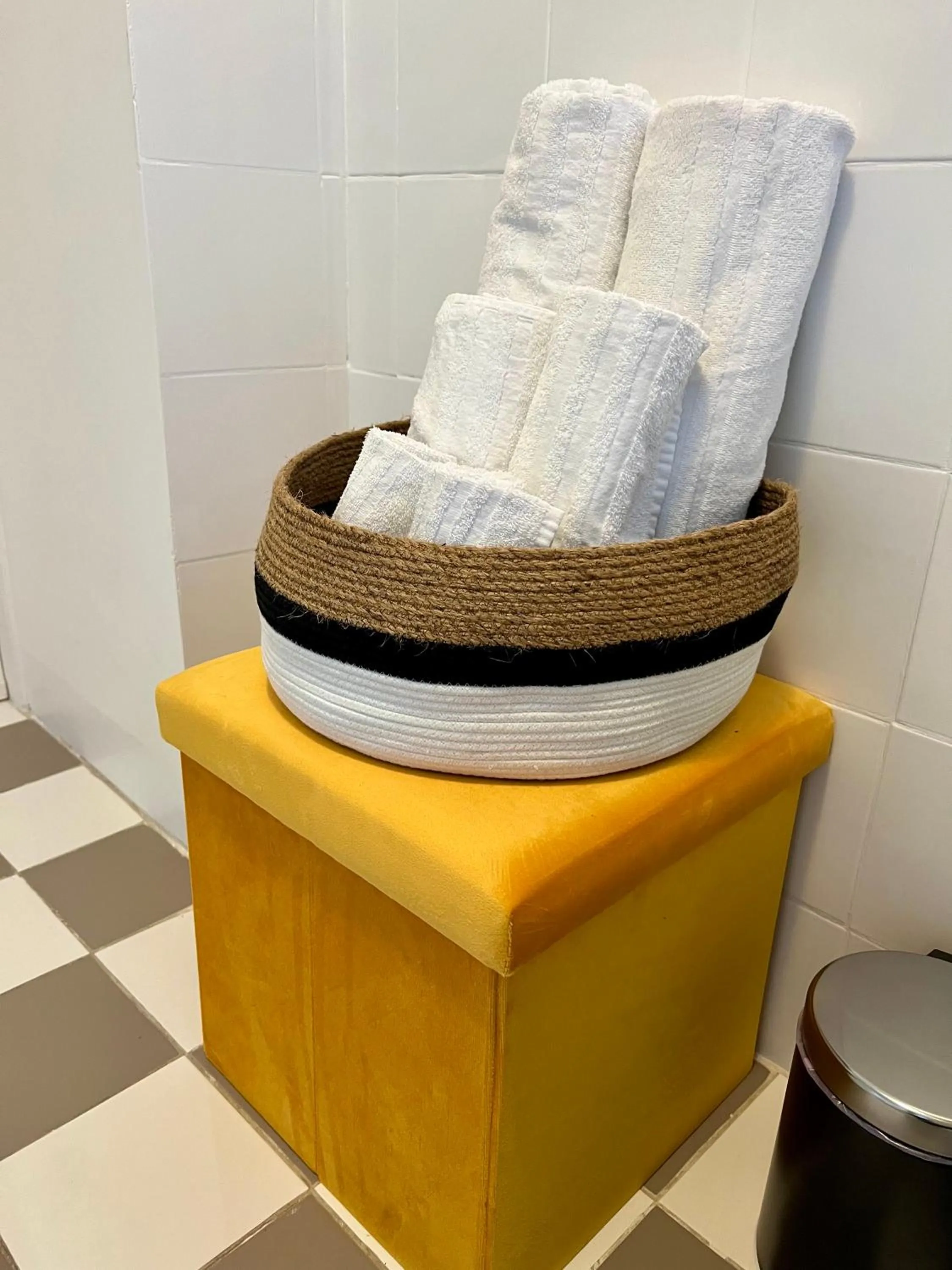 Bathroom, Bed in Charming Navona