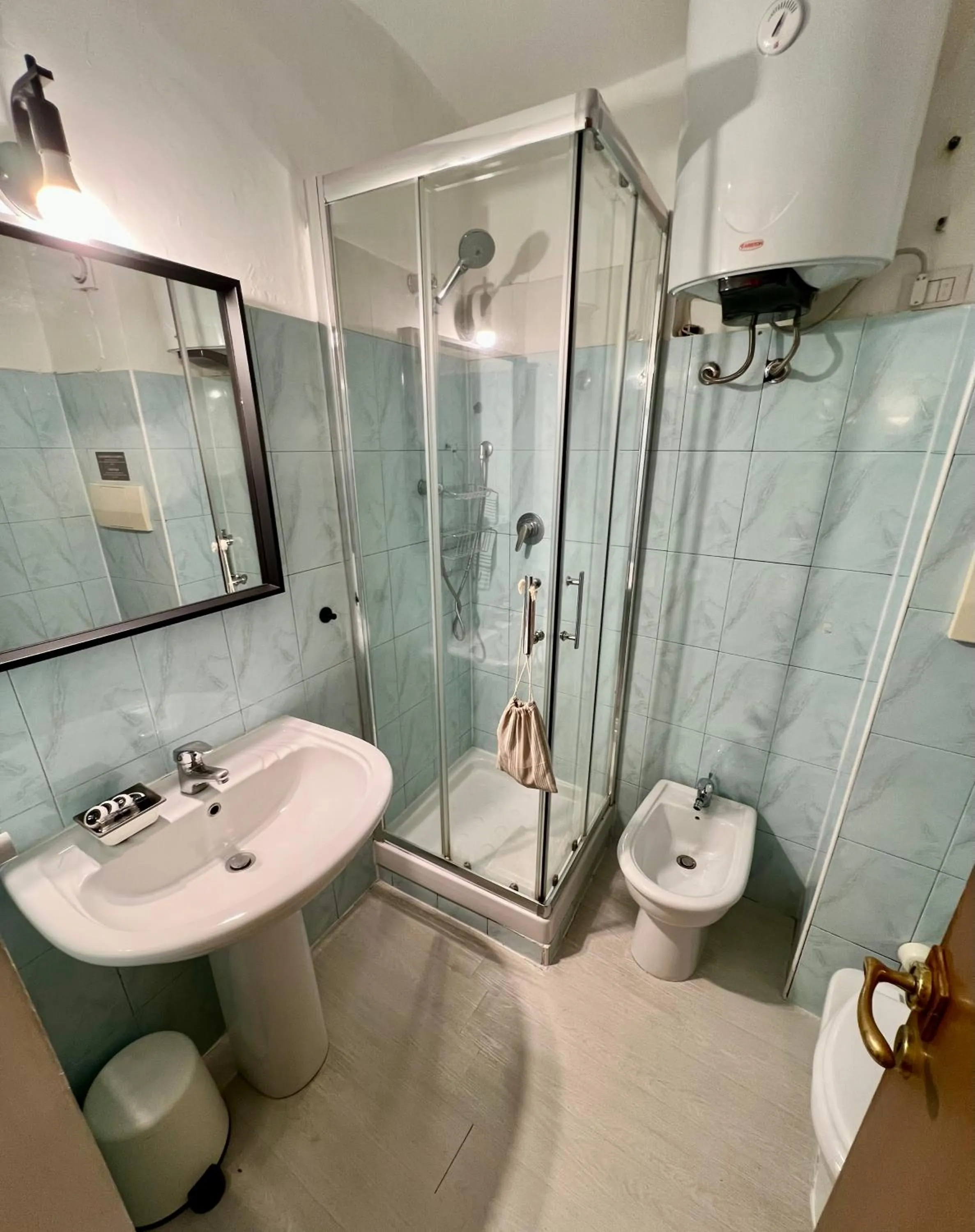 Shower in Charming Navona