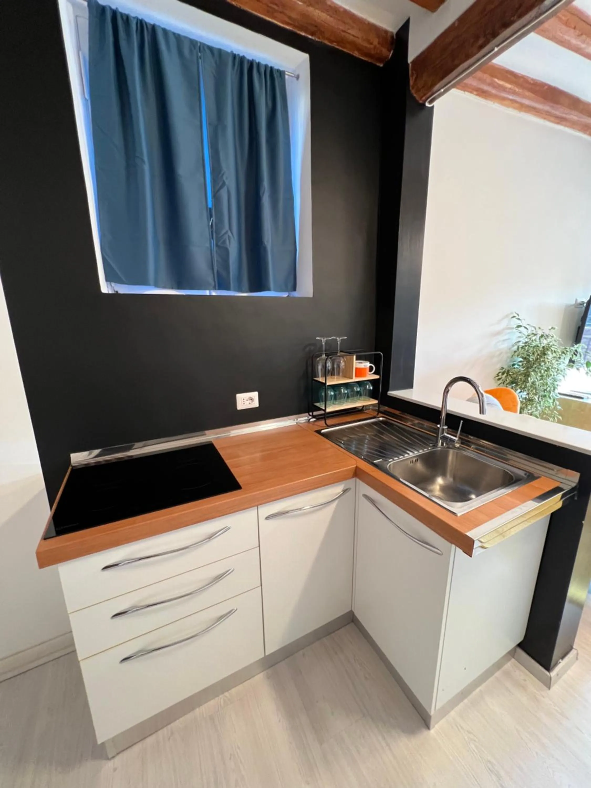 Kitchen or kitchenette in Charming Navona