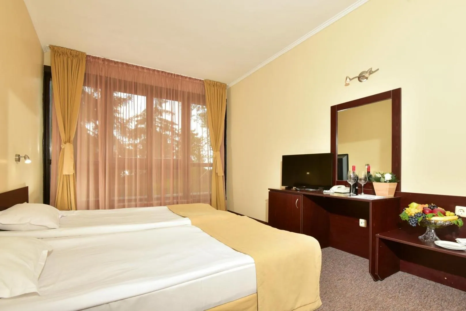 Bed in Snezhanka Hotel Pamporovo - Half Board & Swimming pool