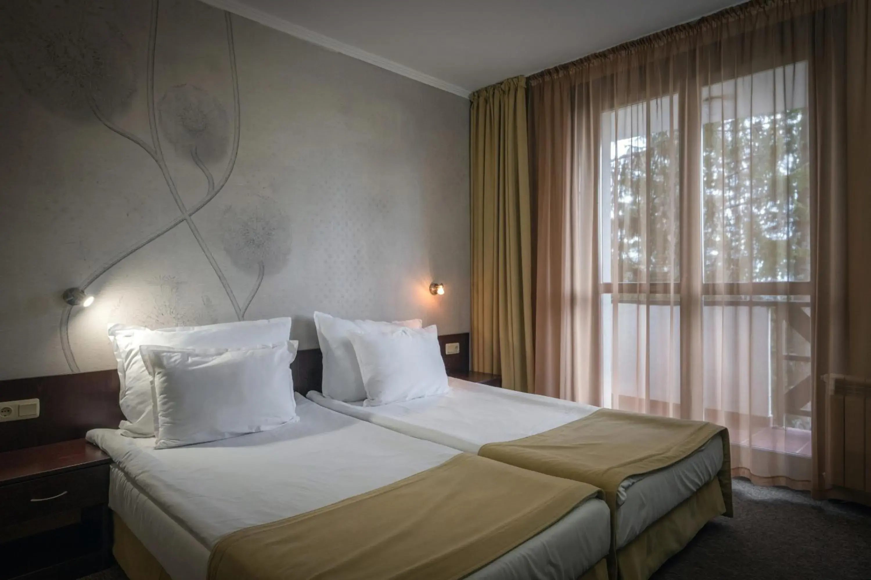 Twin Room in Snezhanka Hotel Pamporovo - Half Board & Swimming pool Twin Room in Snezhanka Hotel Pamporovo - Half Board & Swimming pool