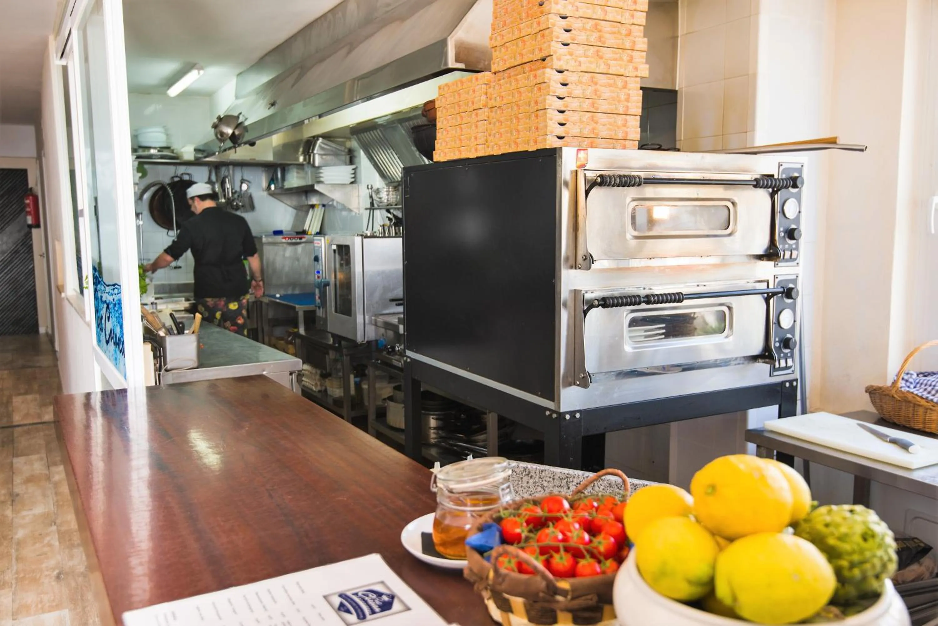 Restaurant/places to eat in Hostal Port Corona