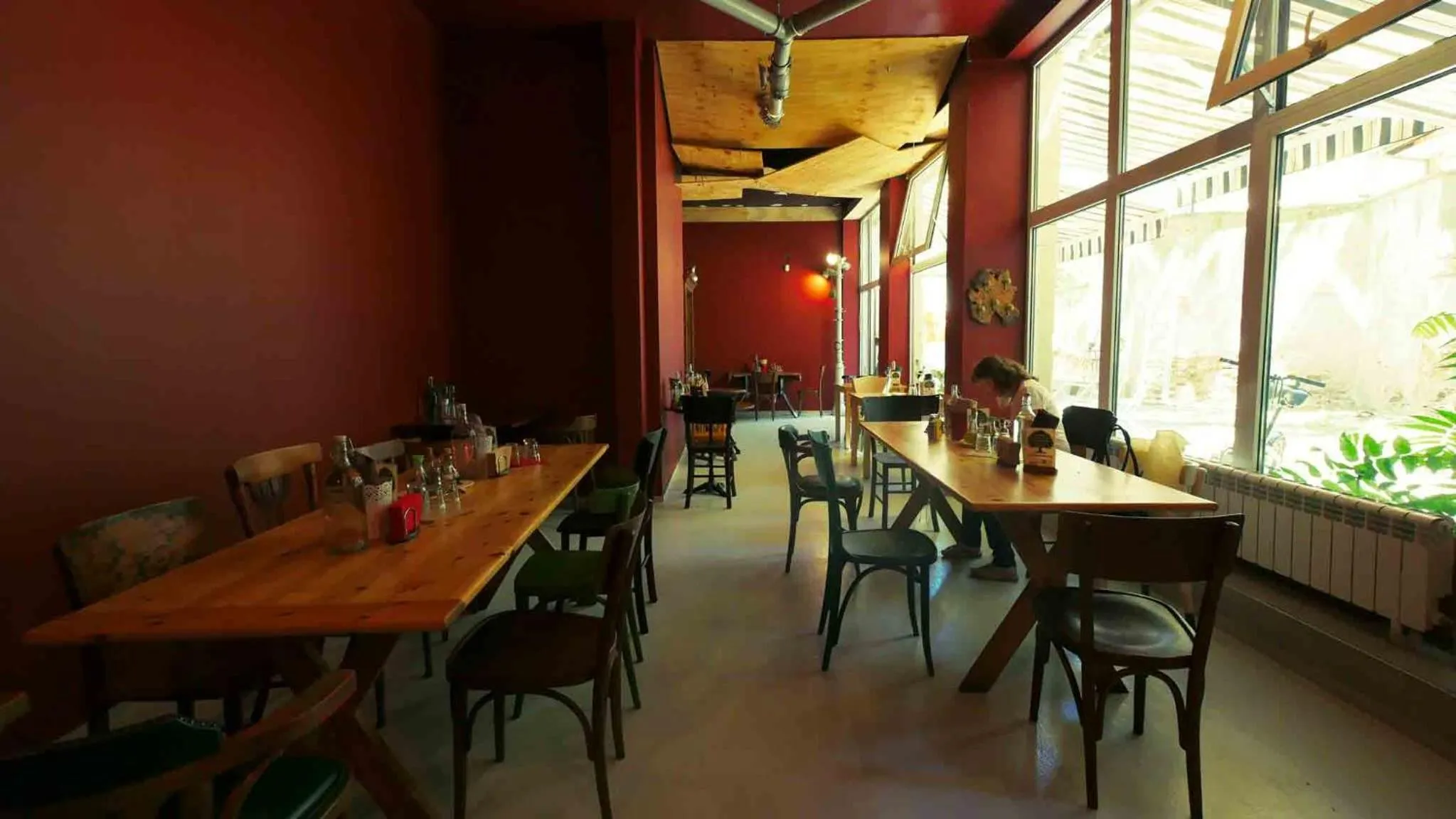 Restaurant/places to eat in Hotel Alabin Central