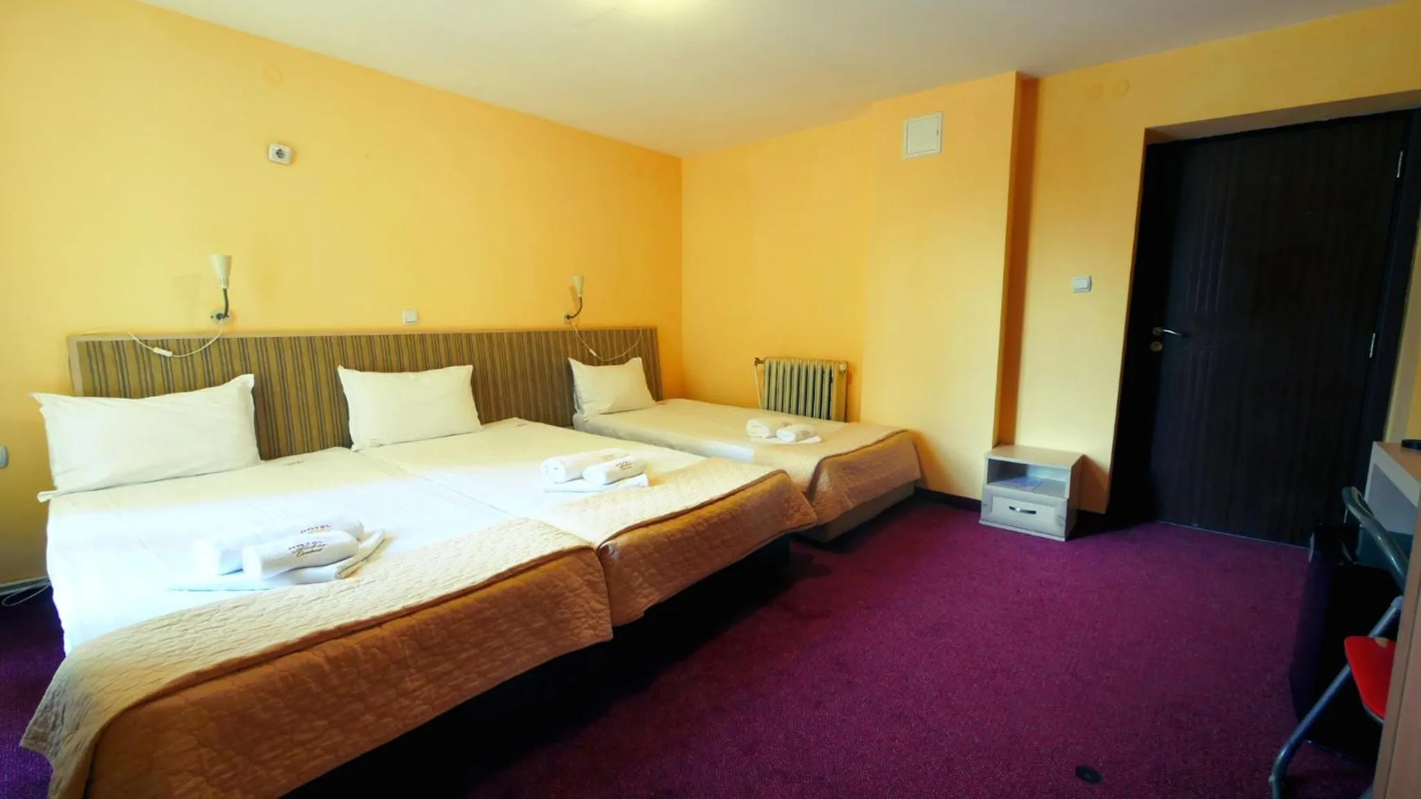 Bed in Hotel Alabin Central