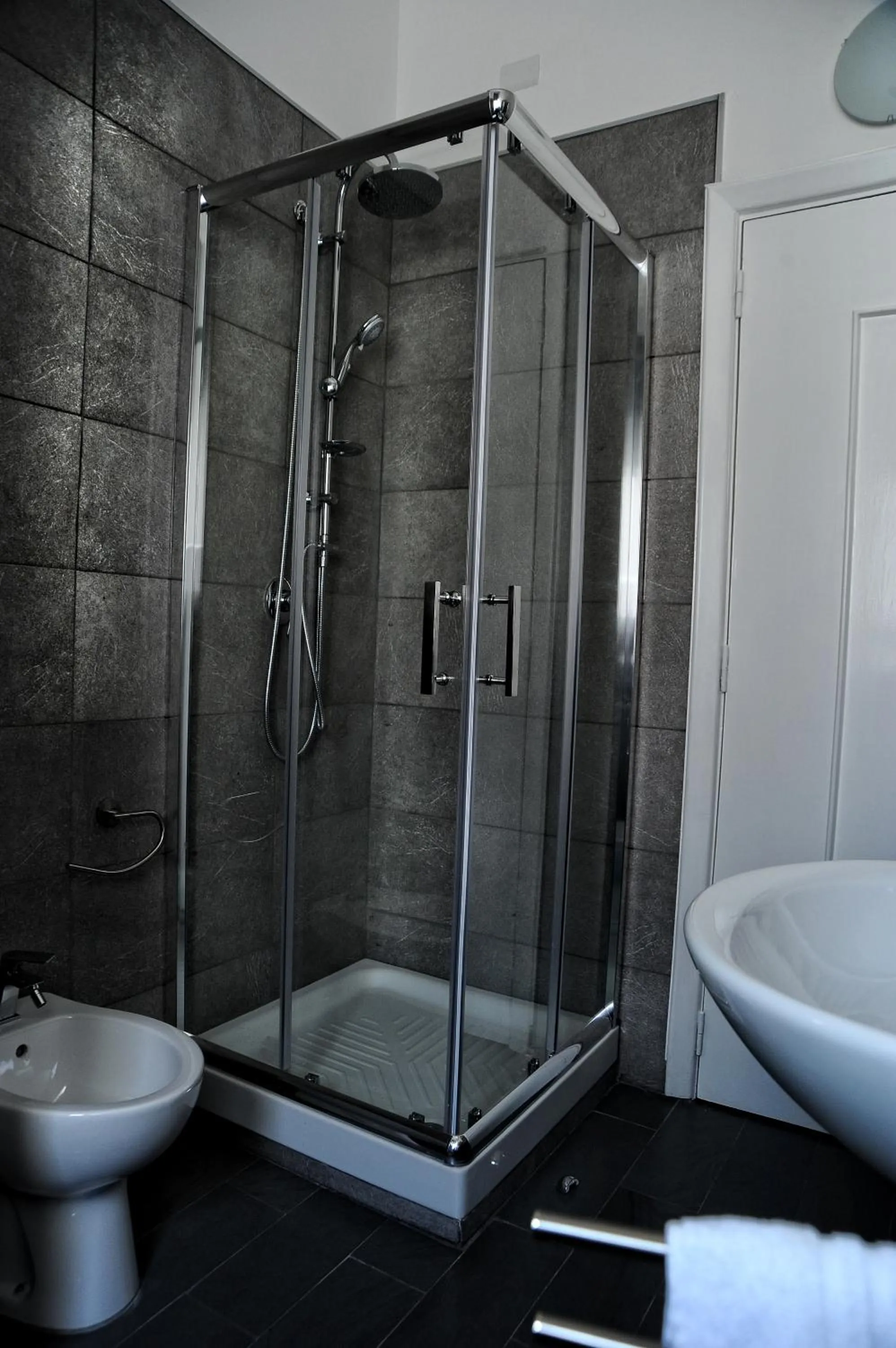 Shower in Casa Castagna