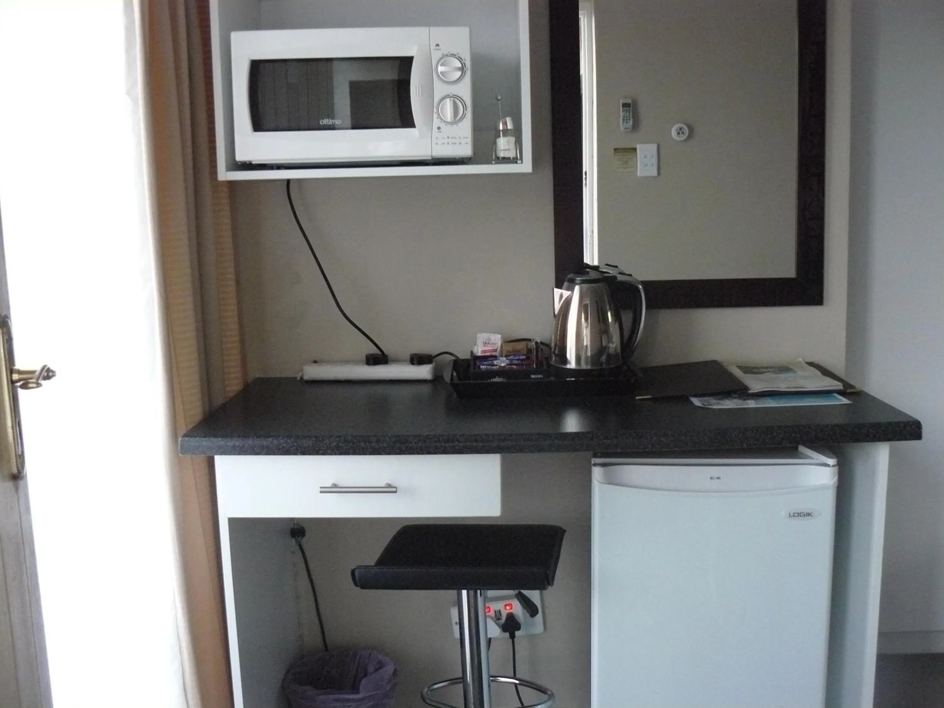 Coffee/tea facilities in See More Guest House