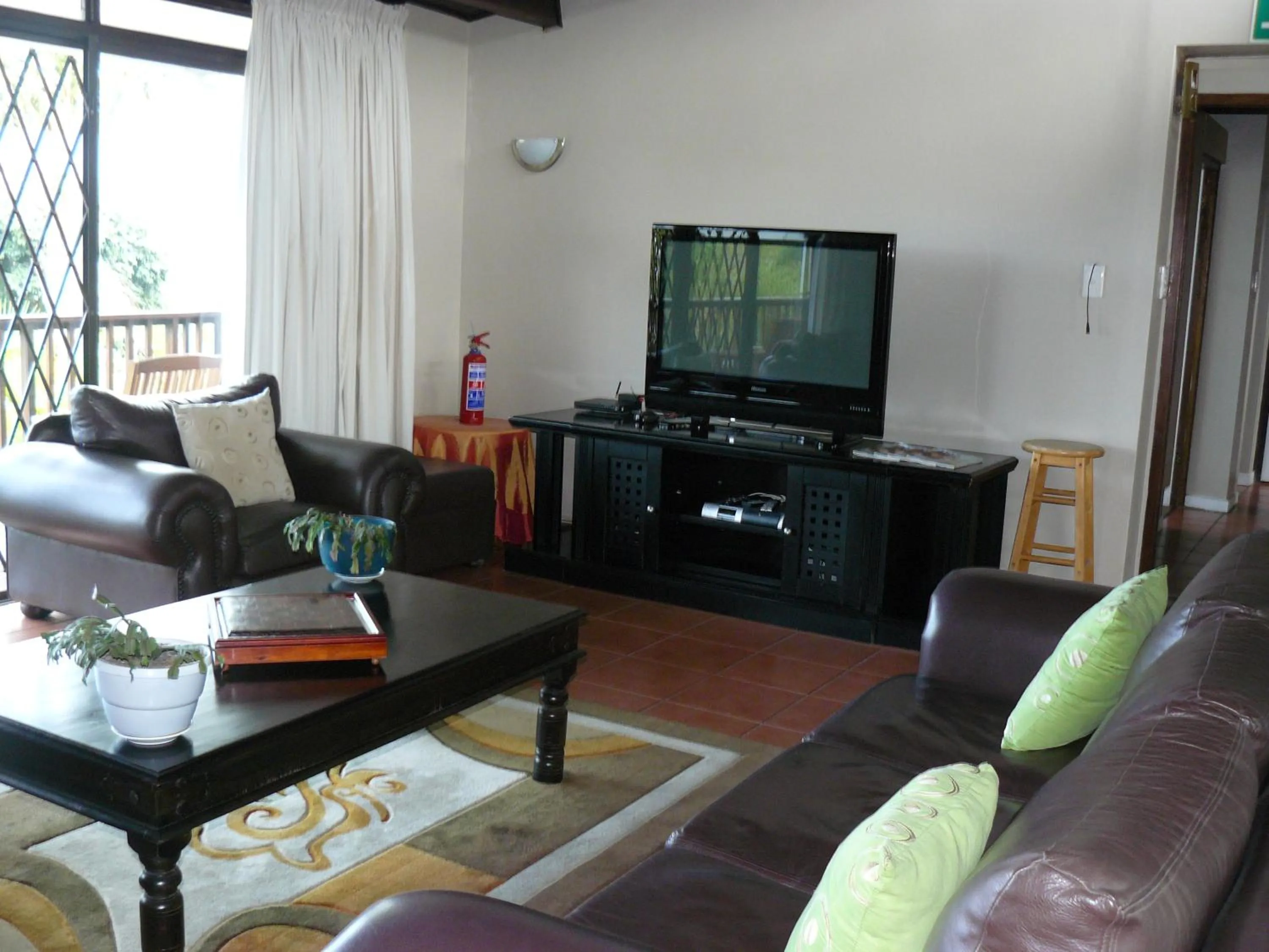 Communal lounge/ TV room in See More Guest House