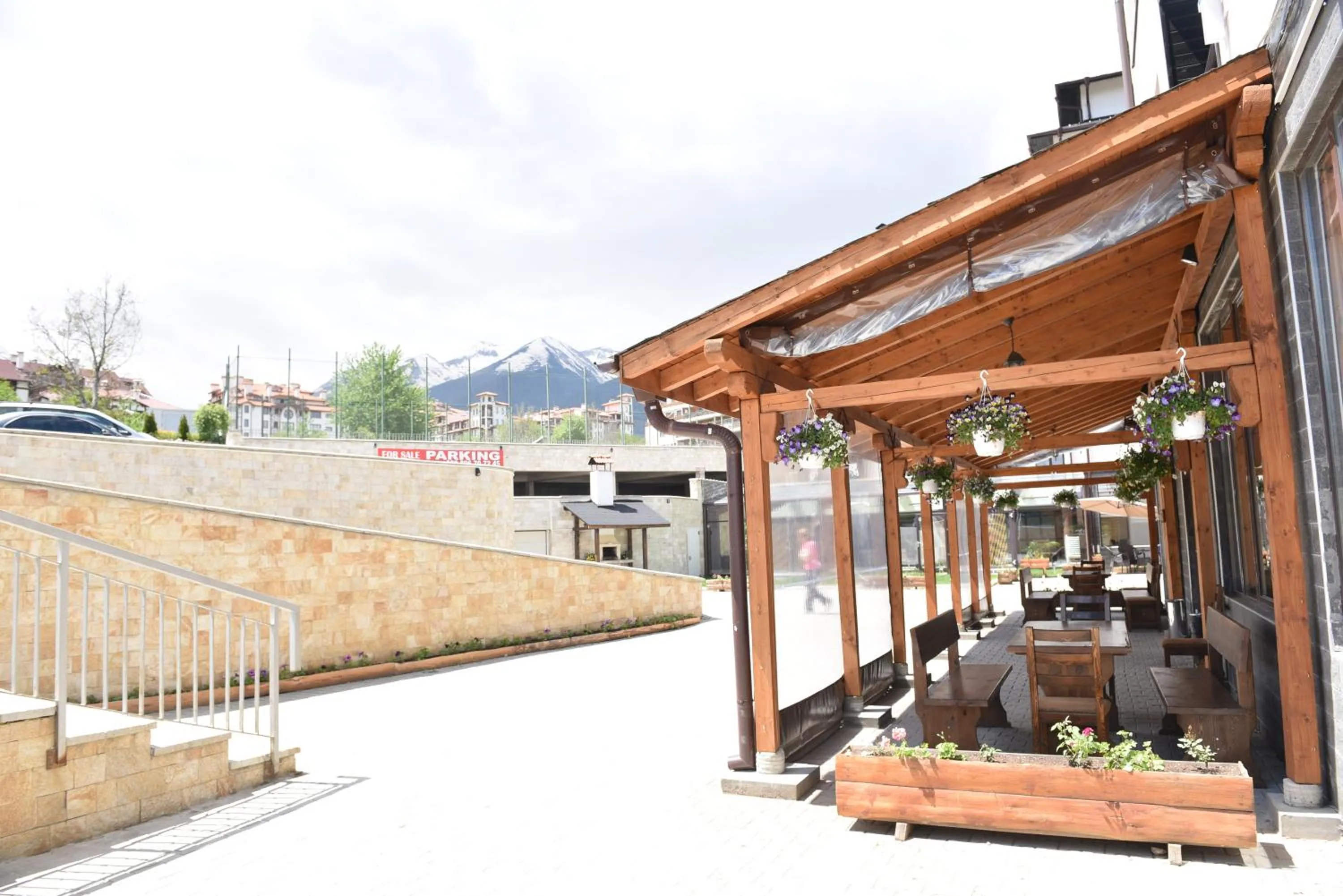 Property building in Royal Bansko - Family Apart Hotel With All Inclusive Light or HB&Drinks and Hot Pool & Jacuzzis