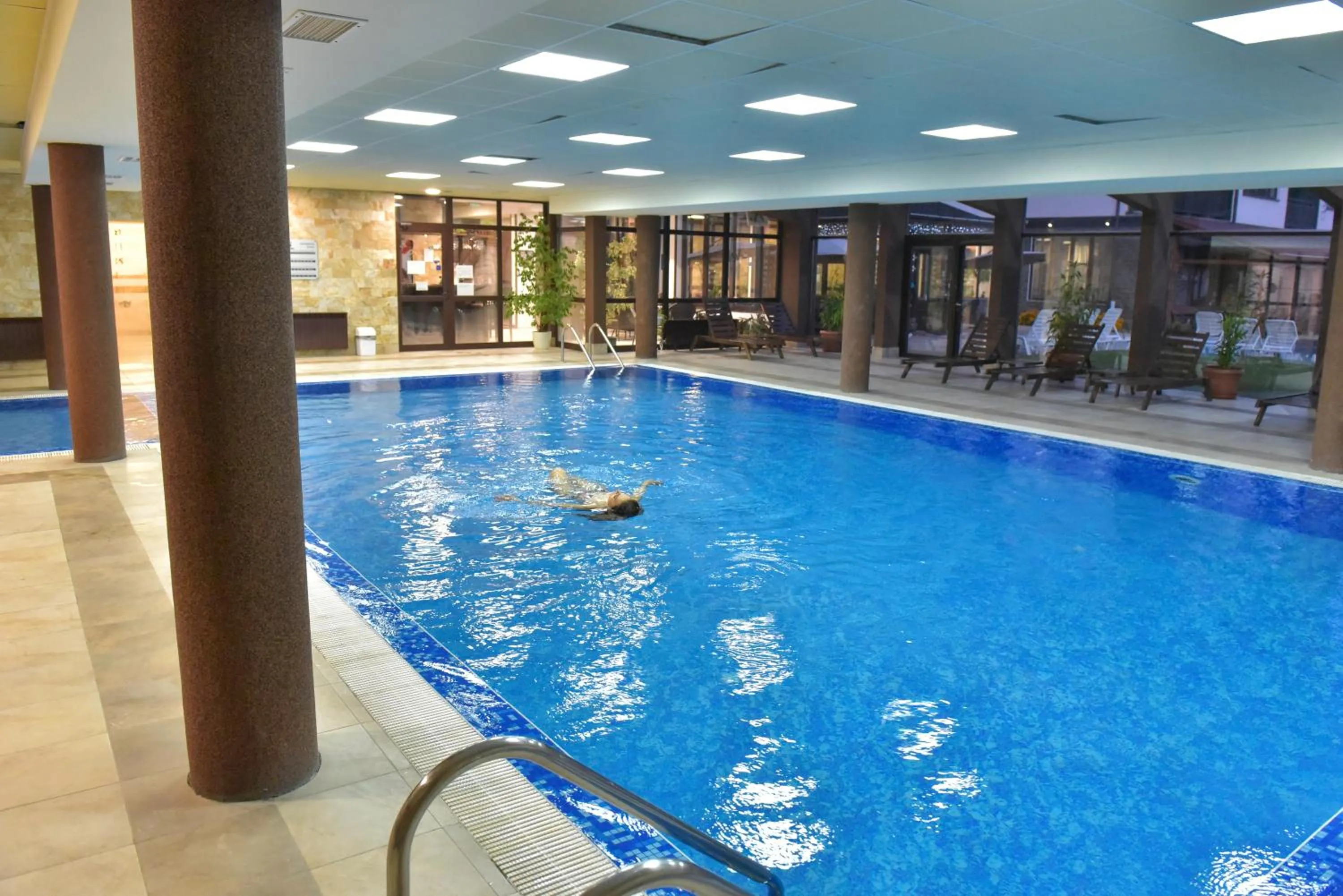 Royal Bansko - Family Apart Hotel With All Inclusive Light or HB&Drinks and Hot Pool & Jacuzzis