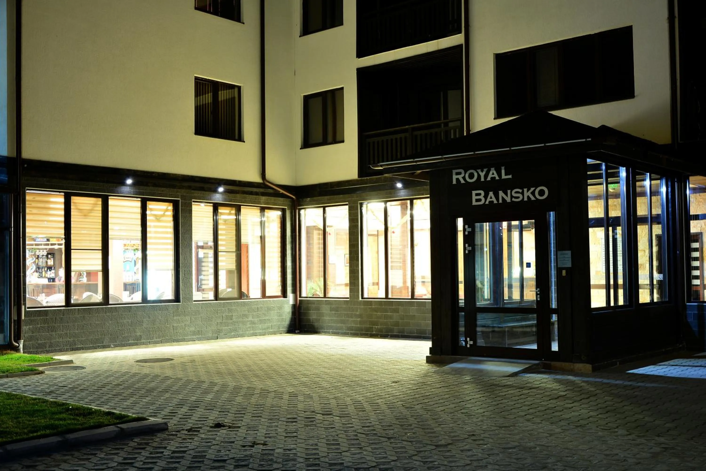 Facade/entrance in Royal Bansko - Family Apart Hotel With All Inclusive Light or HB&Drinks and Hot Pool & Jacuzzis