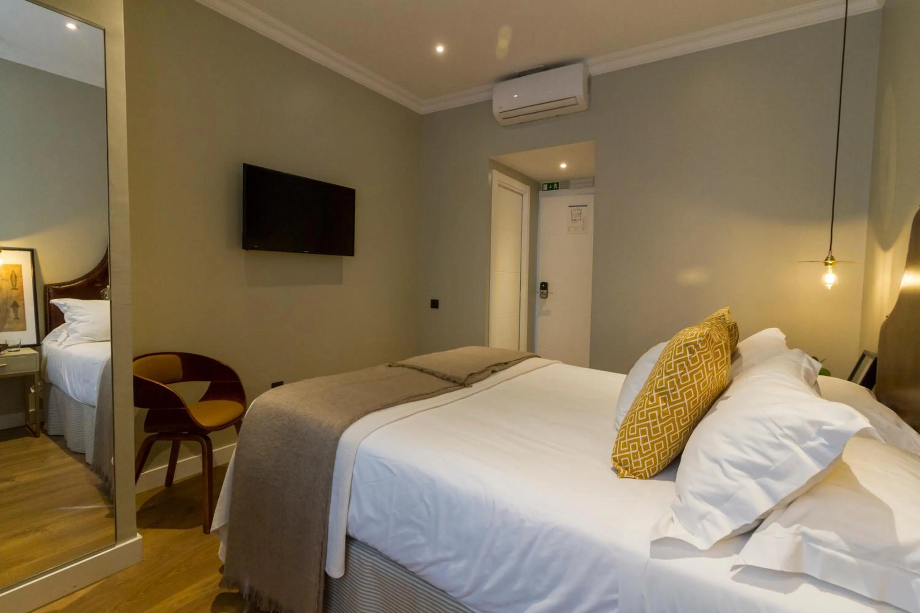 Bedroom, Bed in Bairro Alto Suites