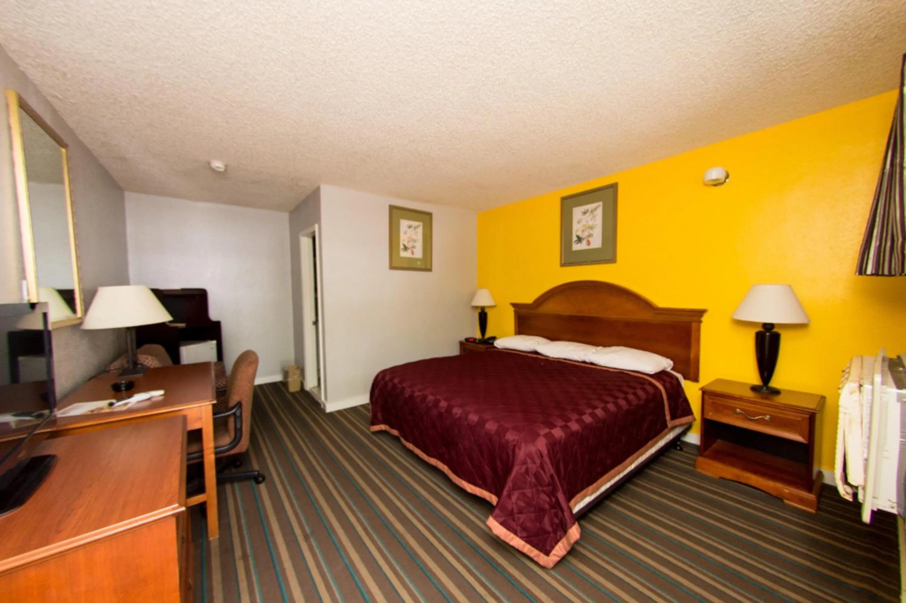 Bed in Scottish Inn and Suites - Bensalem-Philadelphia