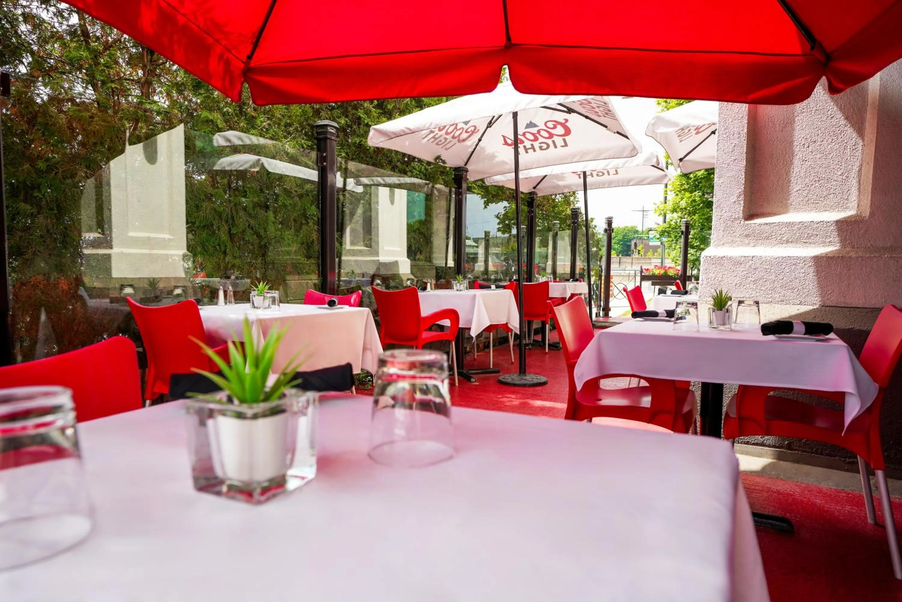 Patio in Hôtel Plaza Québec par JARO