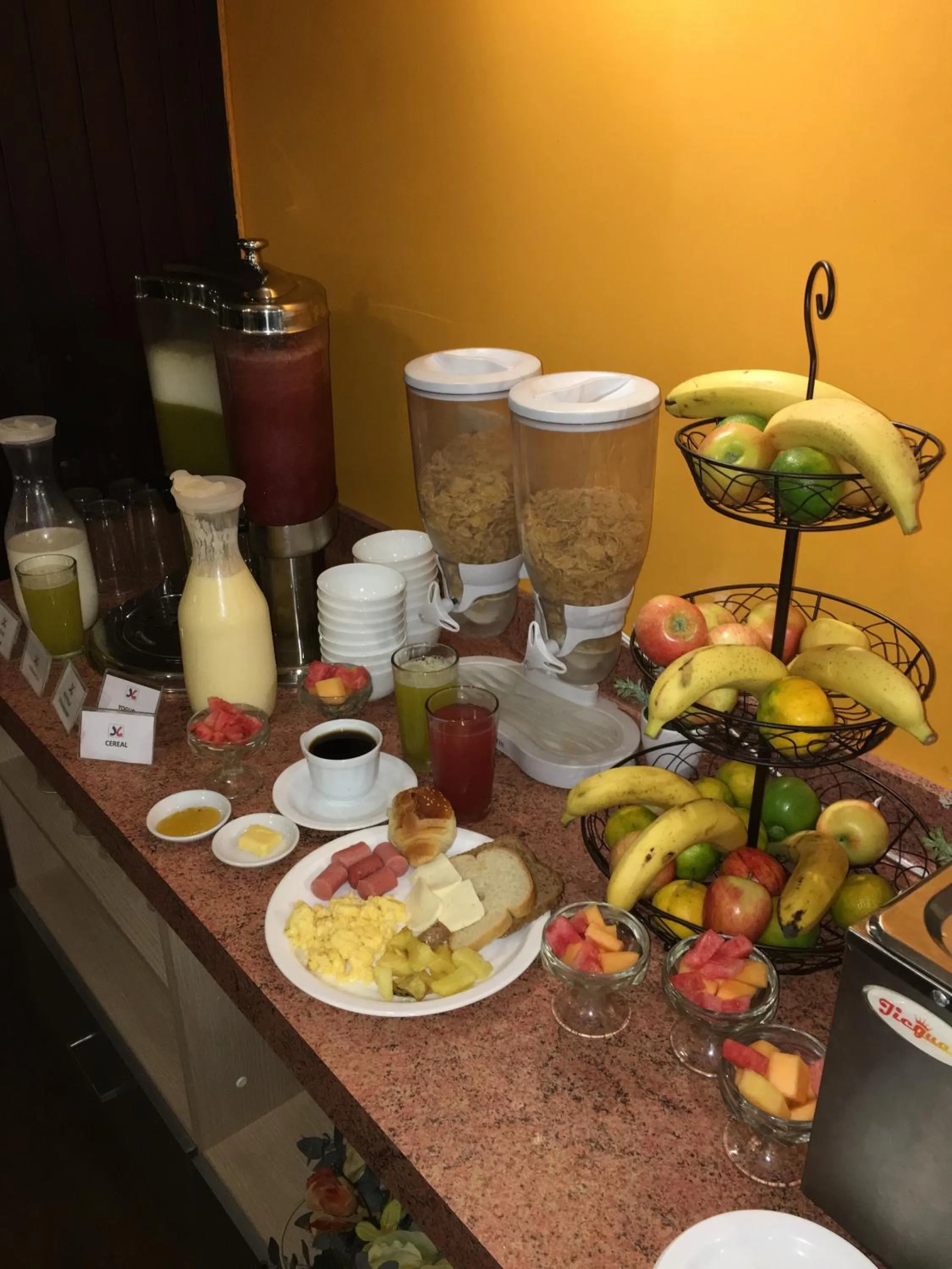 Restaurant/places to eat in Hotel 6 De Diciembre