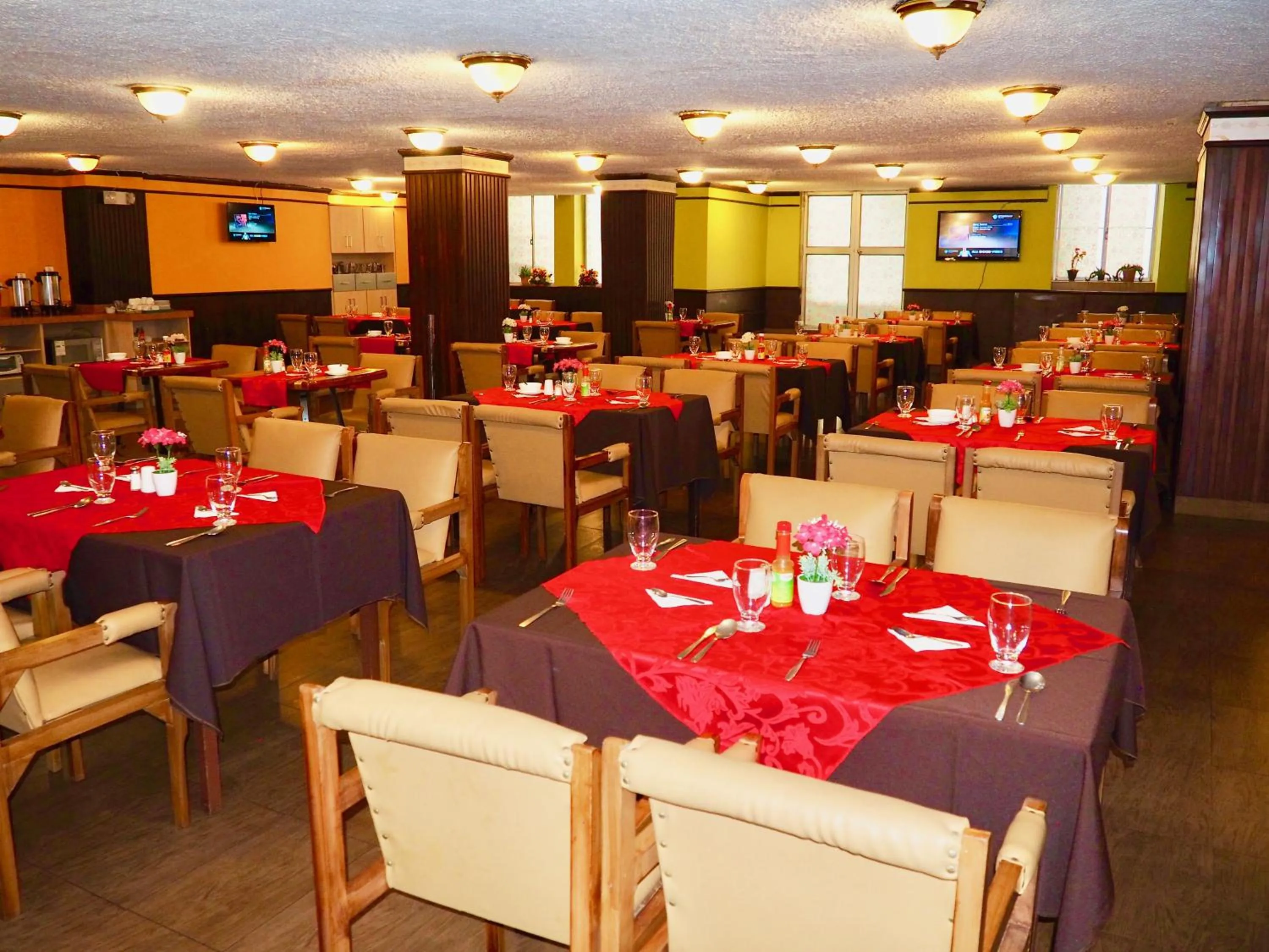 Restaurant/places to eat in Hotel 6 De Diciembre