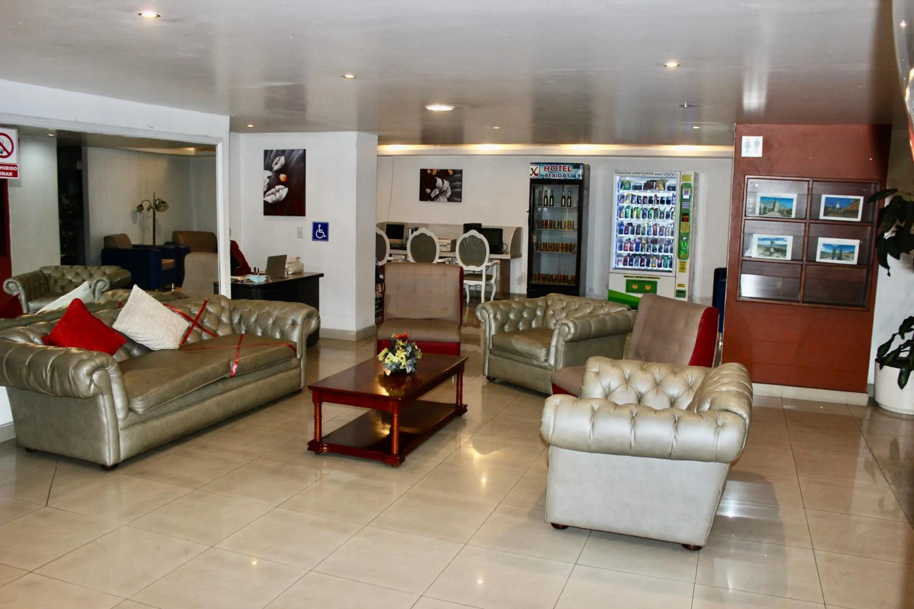 Lobby or reception in Hotel 6 De Diciembre