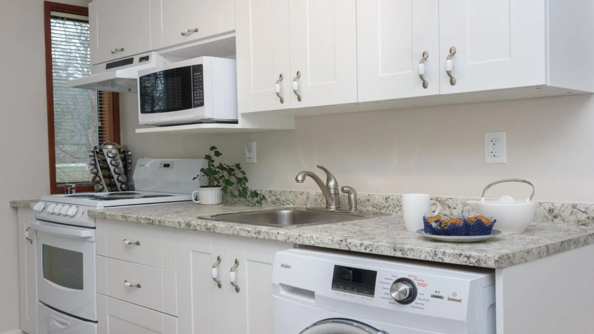 Kitchen or kitchenette in Coles Bay Vacation Retreat