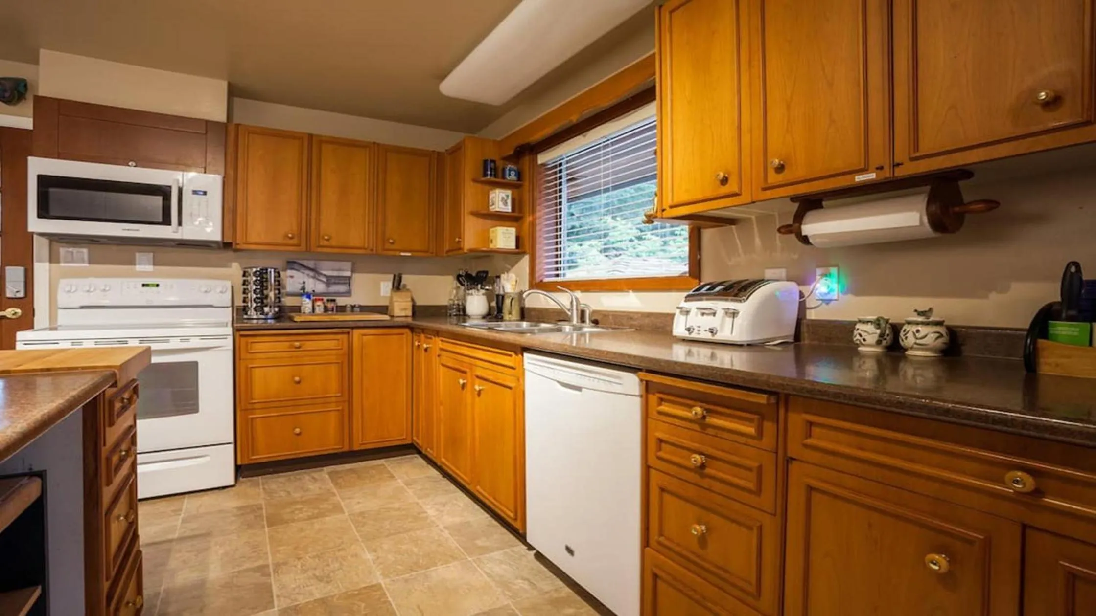 Kitchen or kitchenette in Coles Bay Vacation Retreat