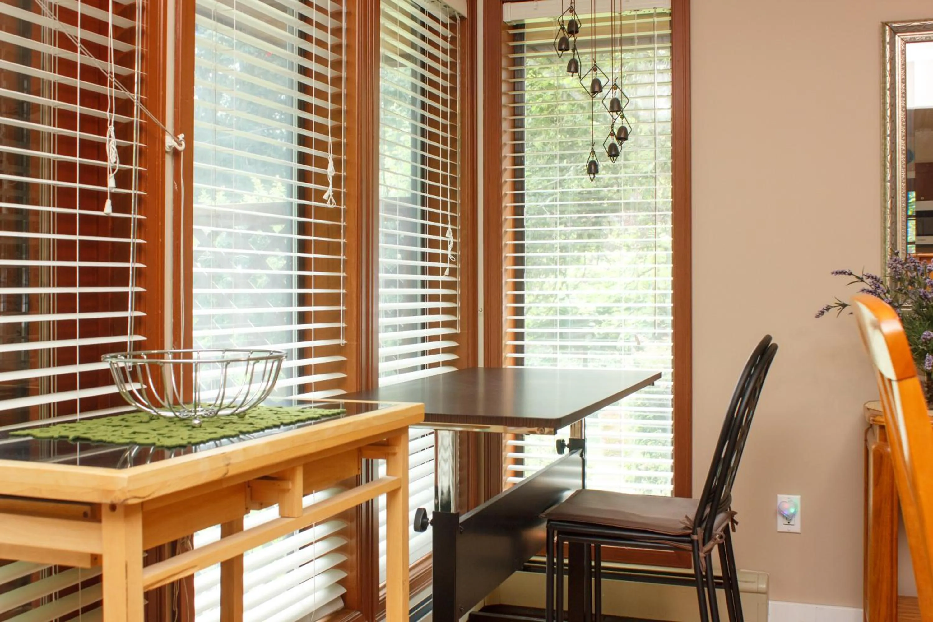 Dining area in Coles Bay Vacation Retreat