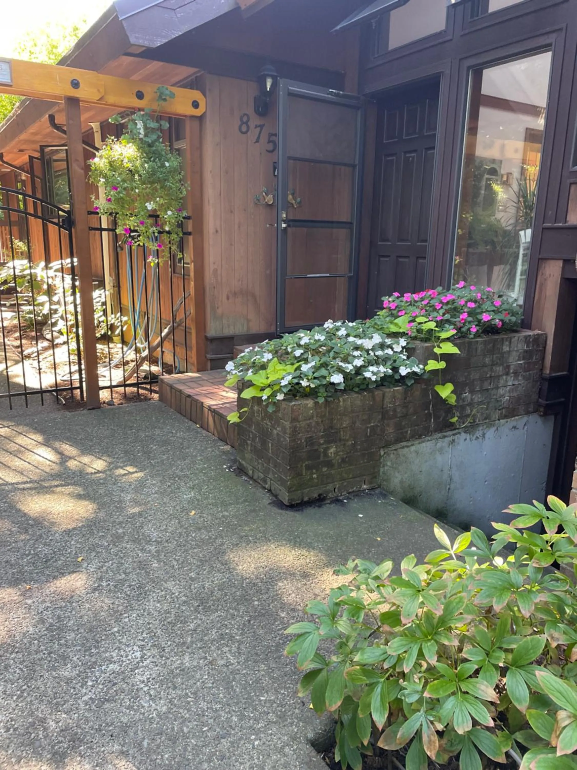 Garden in Coles Bay Vacation Retreat