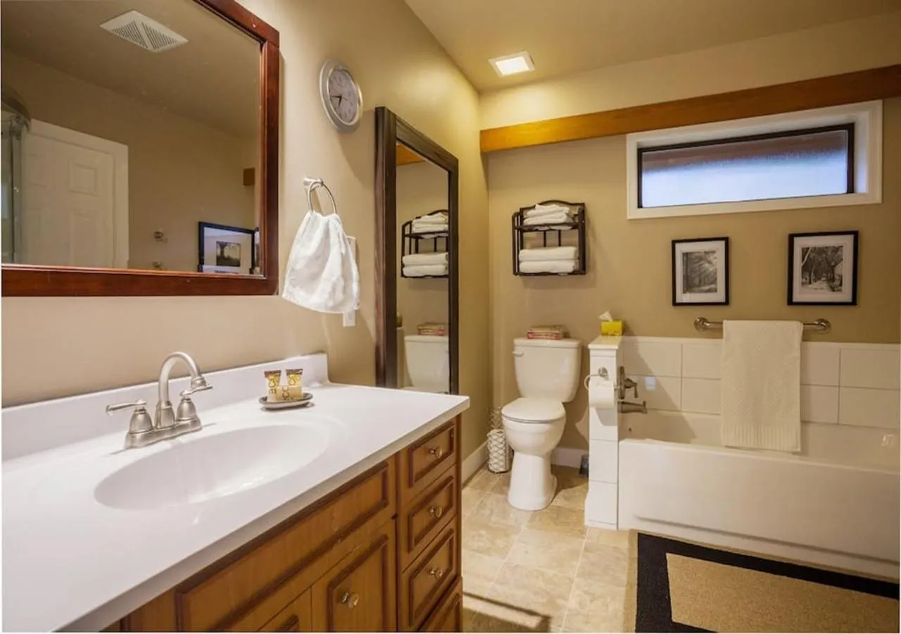 Bathroom in Coles Bay Vacation Retreat