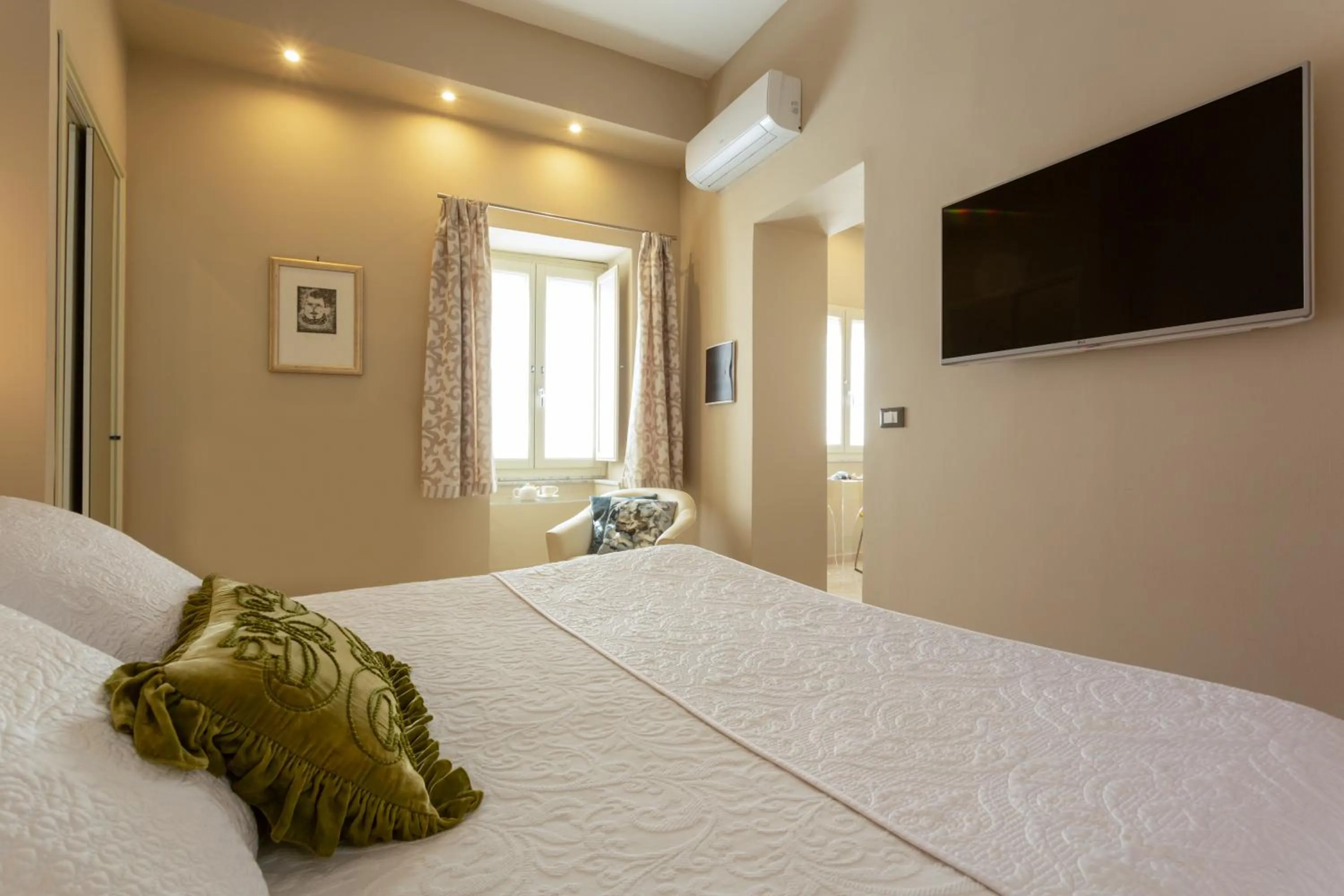 TV and multimedia, Bed in Maecò Ortigia B&B - Hospitality & Charming Rooms