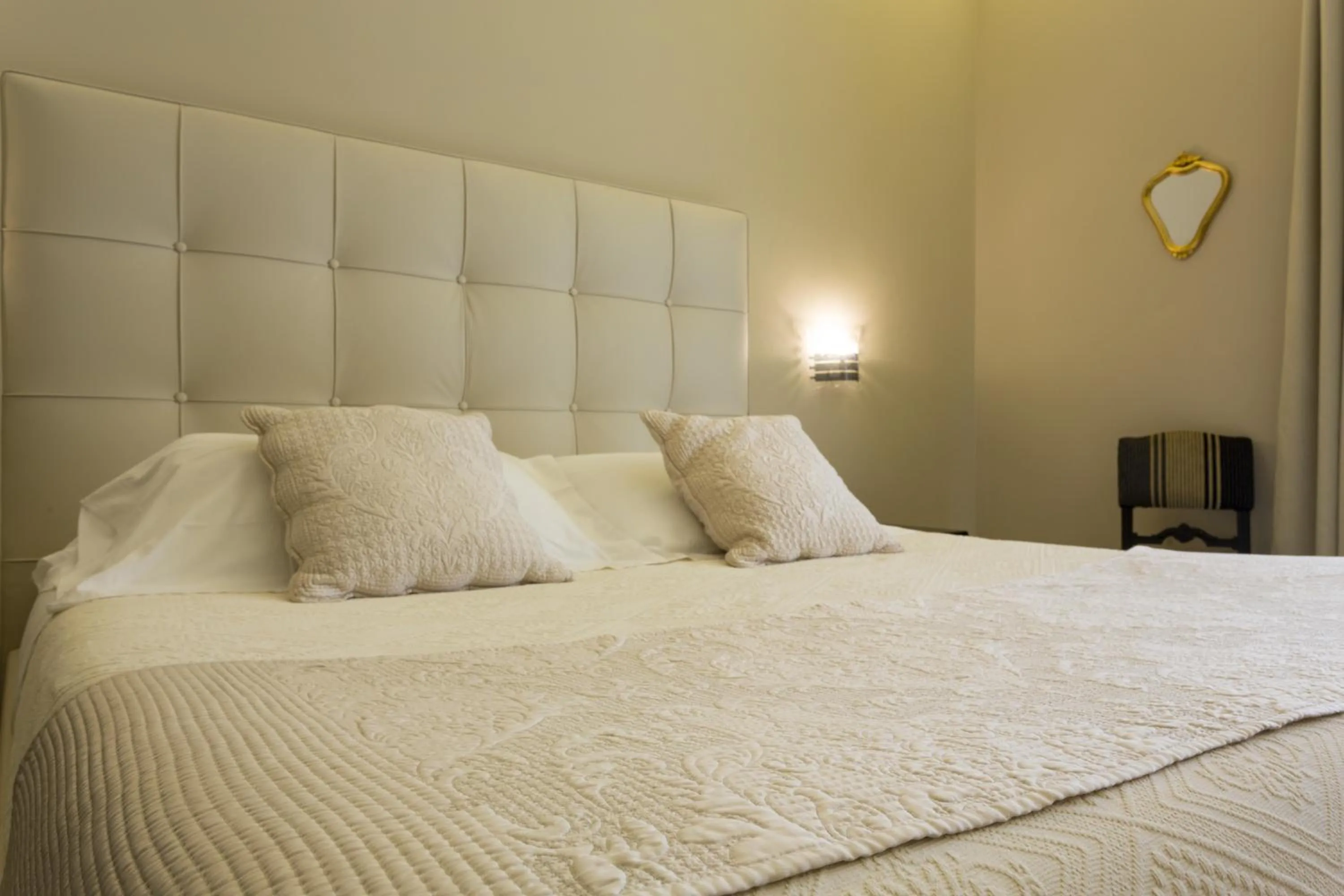 Decorative detail, Bed in Maecò Ortigia B&B - Hospitality & Charming Rooms