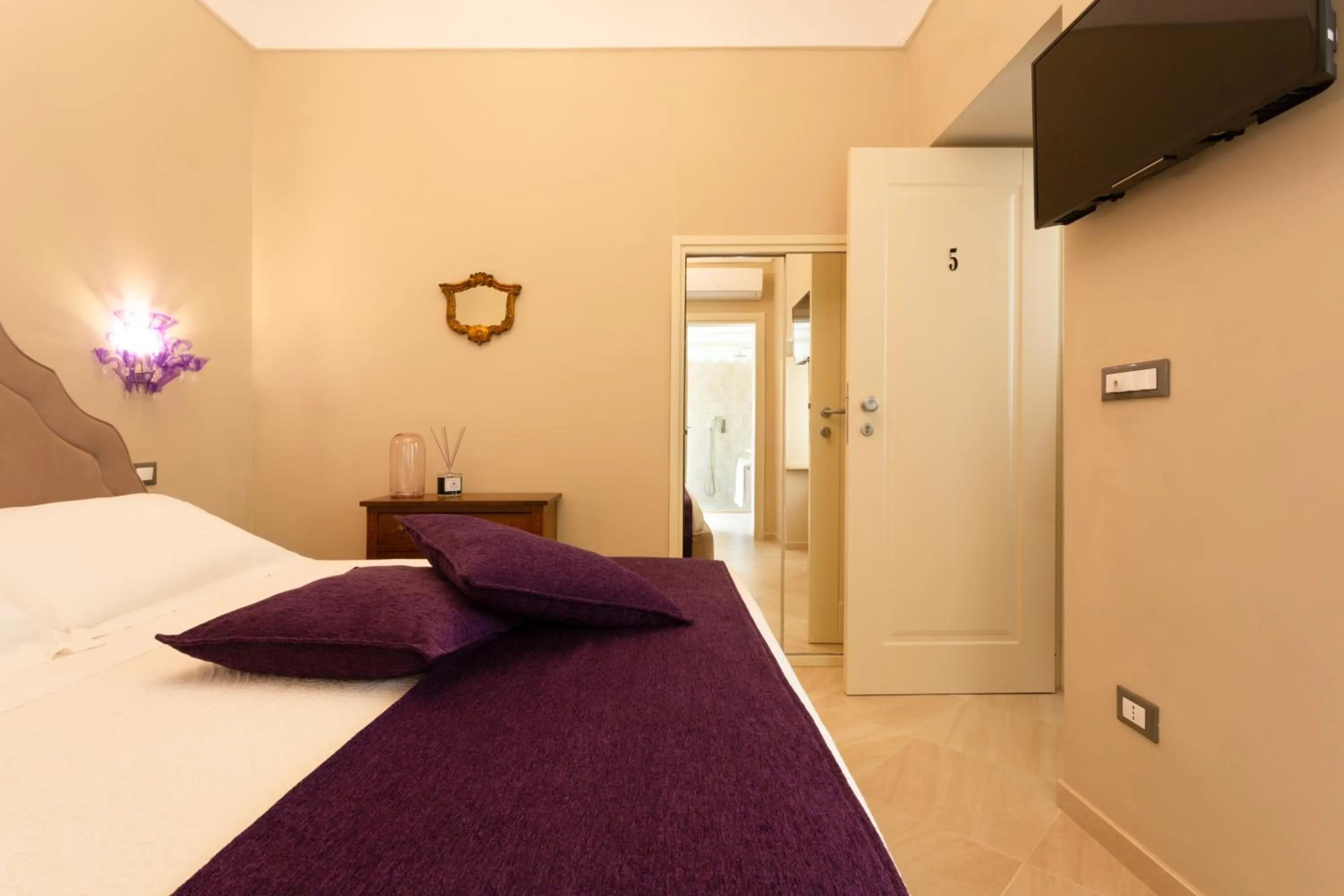 TV and multimedia, Bed in Maecò Ortigia B&B - Hospitality & Charming Rooms