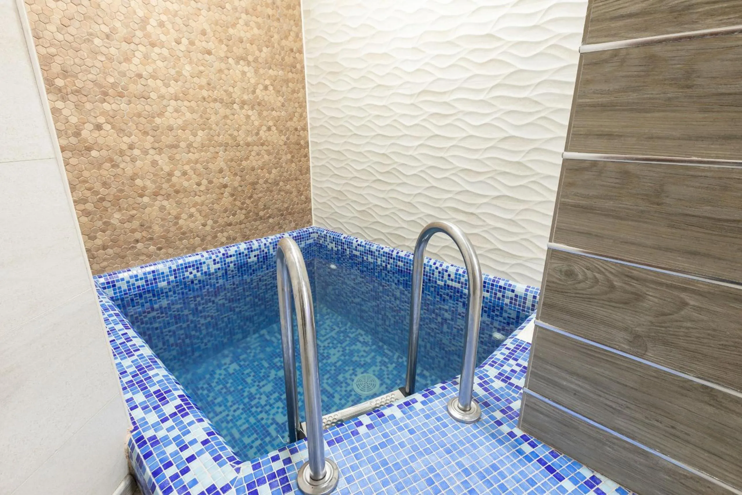 Swimming pool in Boutique Hotel Tomiris