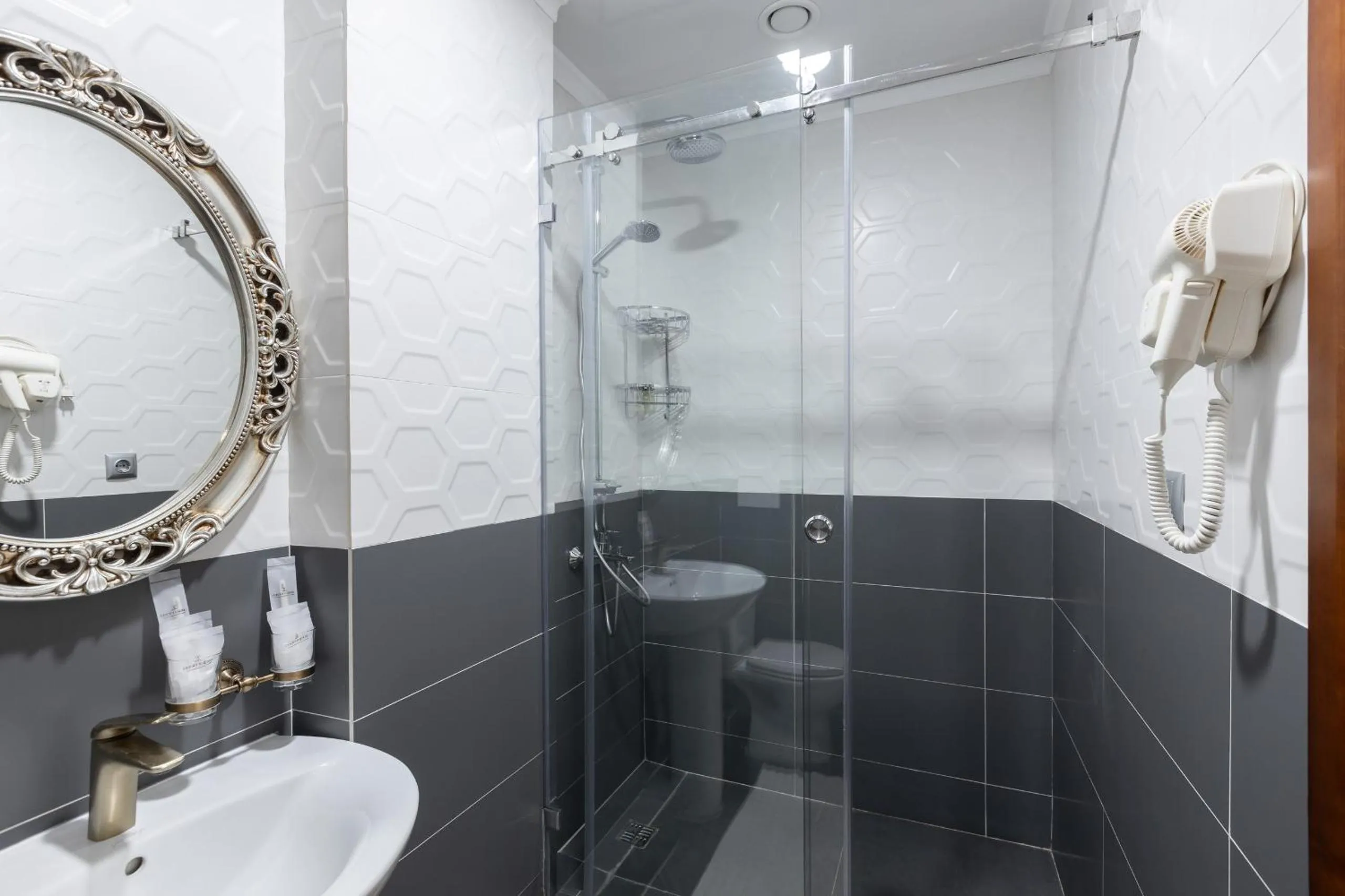 Shower in Boutique Hotel Tomiris