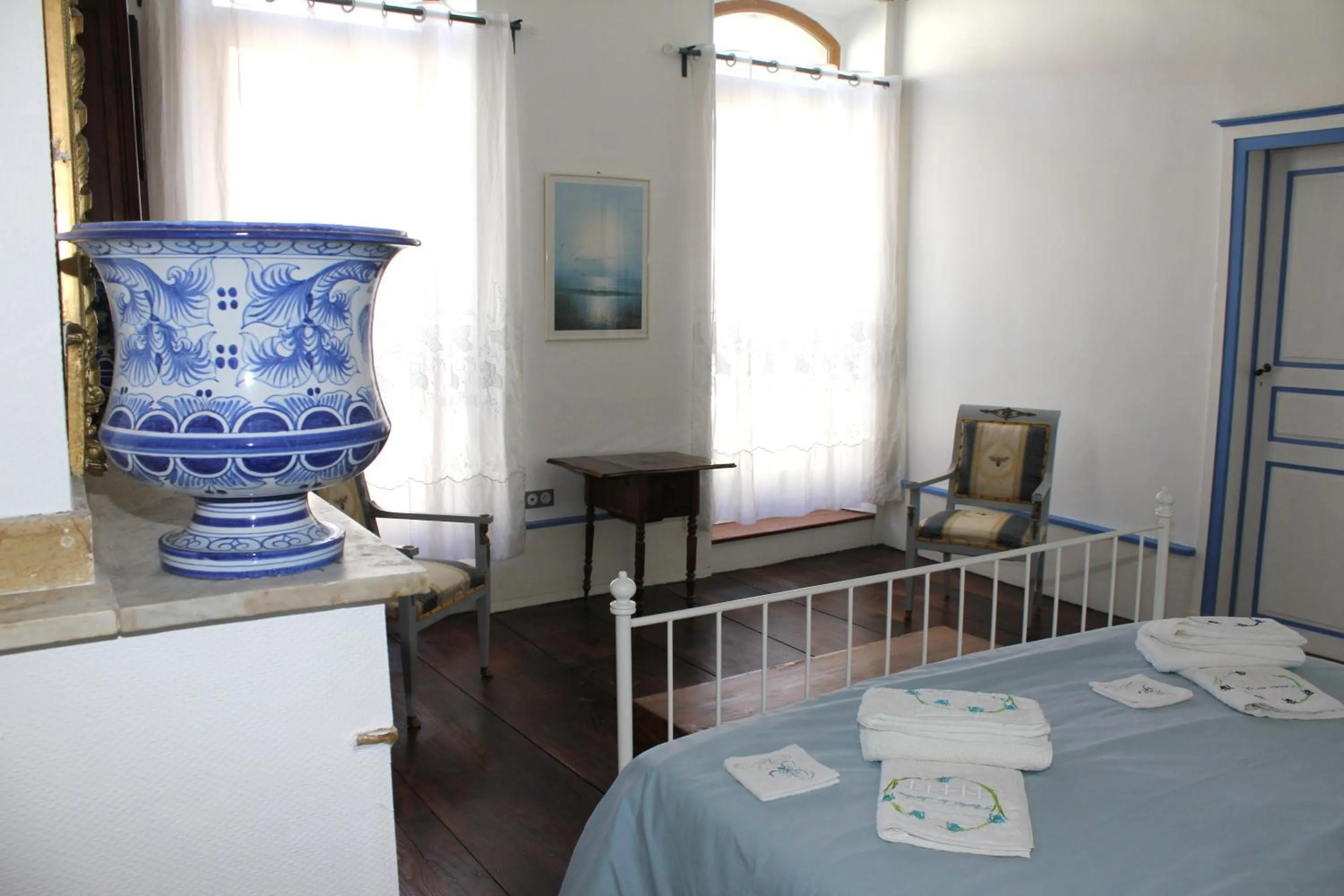 Photo of the whole room, Bed in Chambres d'Hôtes L'Enclos des Jacobins
