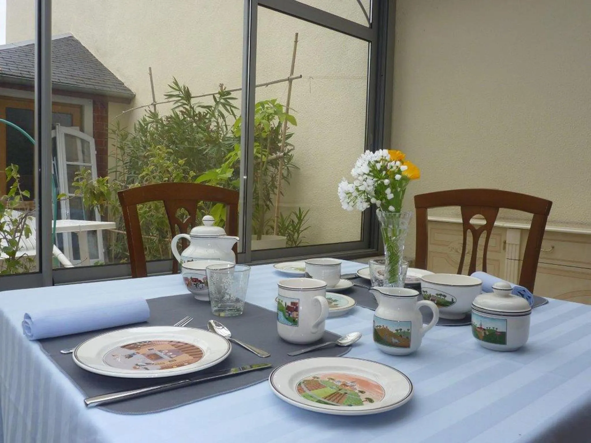 Balcony/Terrace in Chambres d'Hôtes L'Enclos des Jacobins