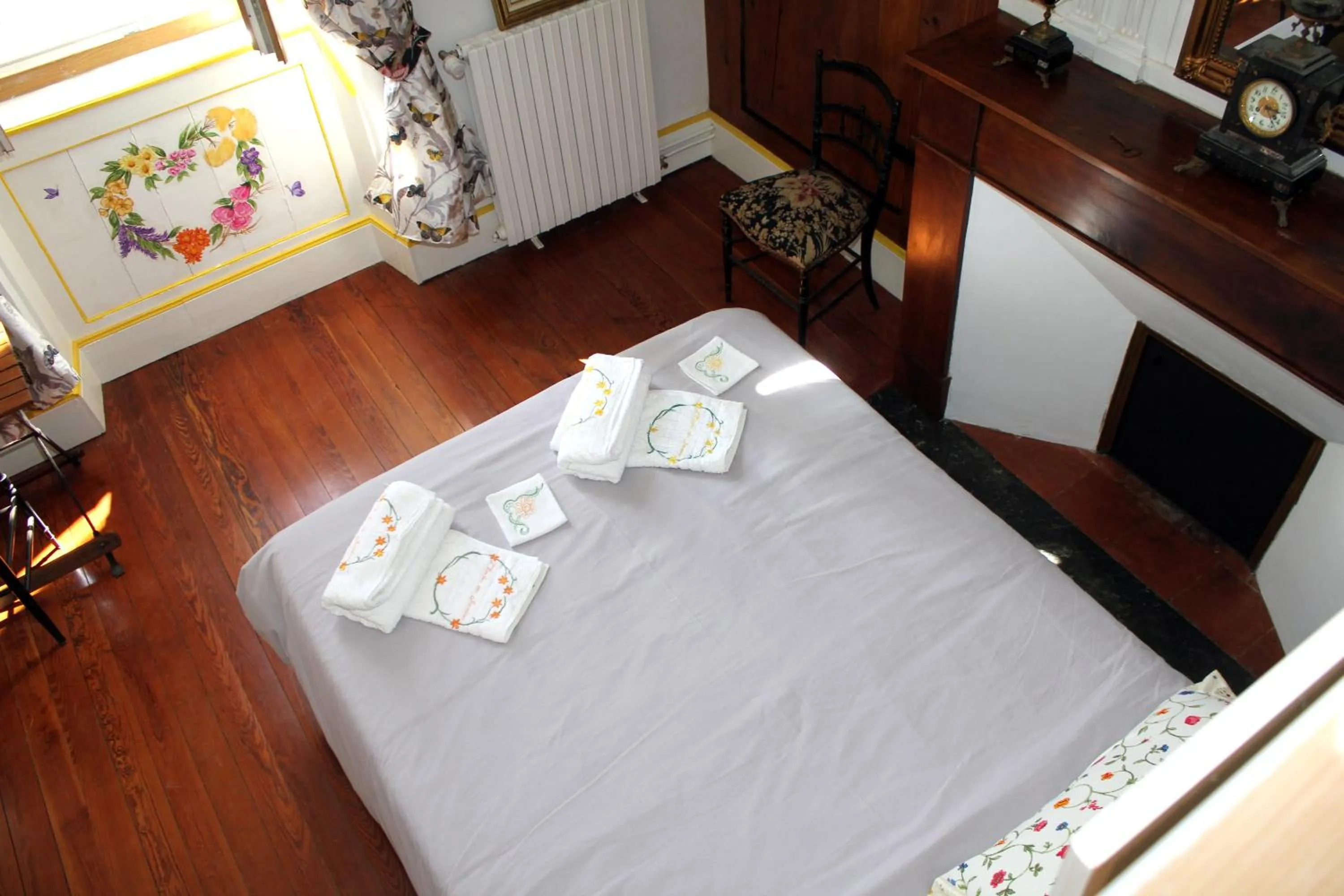 Photo of the whole room, Bed in Chambres d'Hôtes L'Enclos des Jacobins